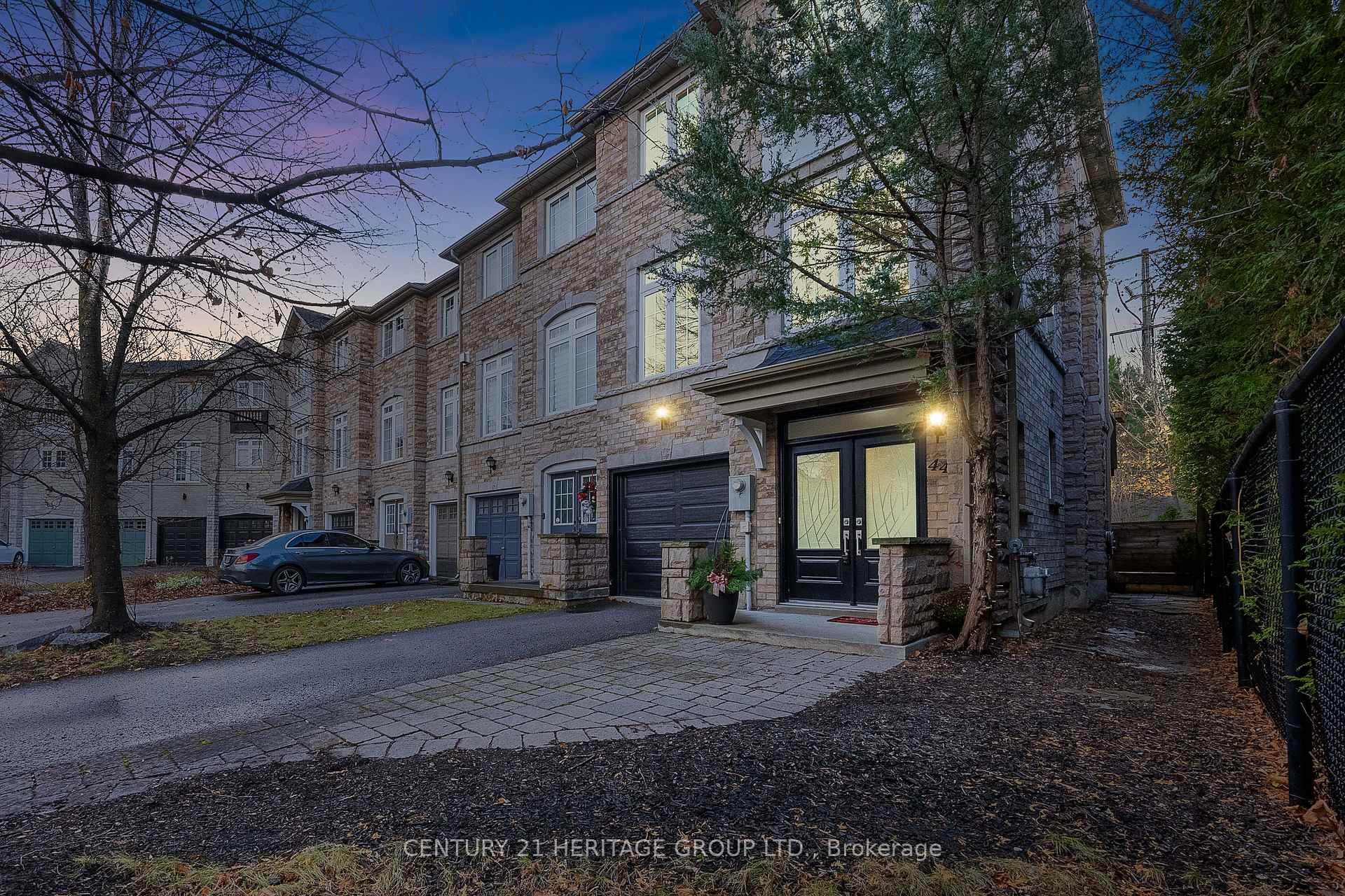 Photo 2 of 44 Burgon Place, Aurora, Aurora Village — HOMEH