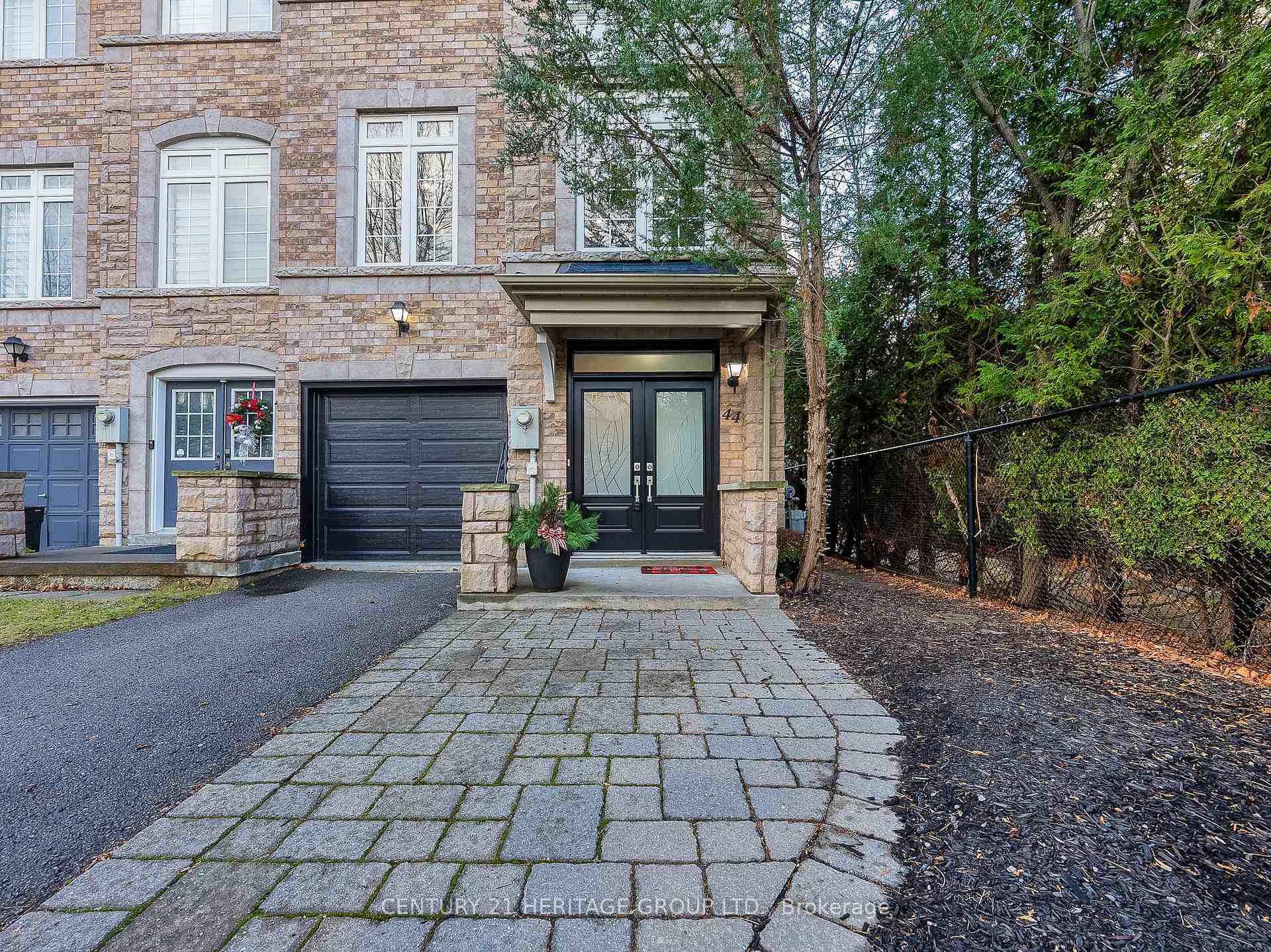 Photo 3 of 44 Burgon Place, Aurora, Aurora Village — HOMEH