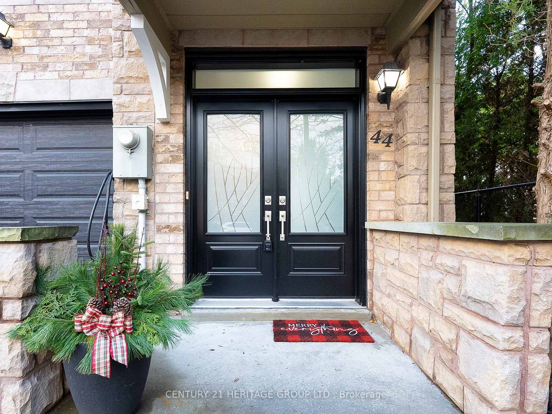 Photo 4 of 44 Burgon Place, Aurora, Aurora Village — HOMEH
