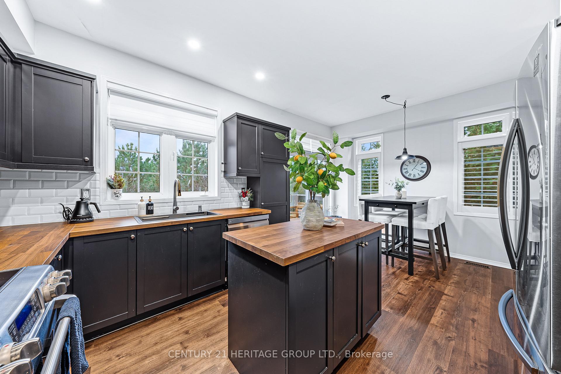 Photo 8 of 44 Burgon Place, Aurora, Aurora Village — HOMEH