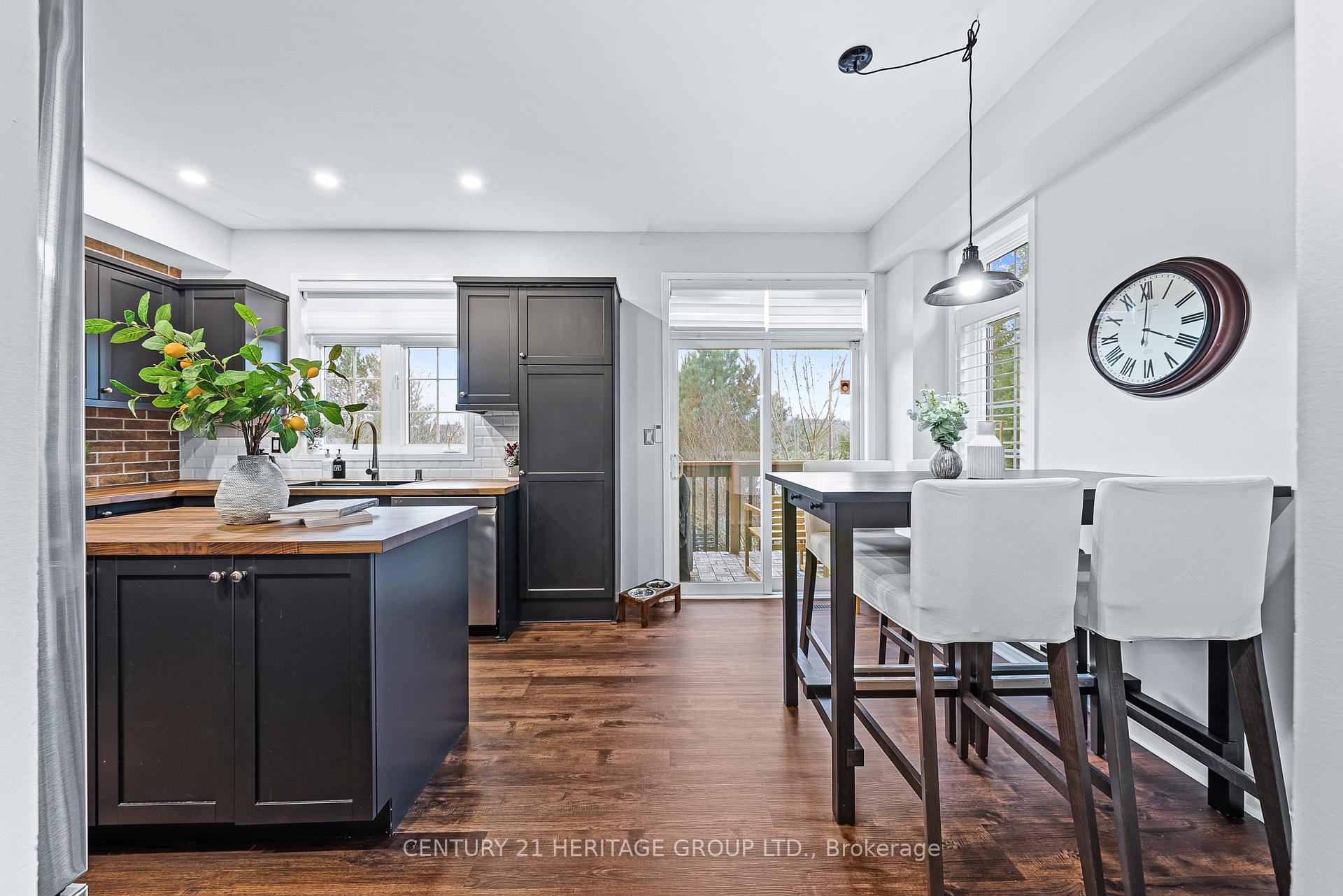 Photo 12 of 44 Burgon Place, Aurora, Aurora Village — HOMEH