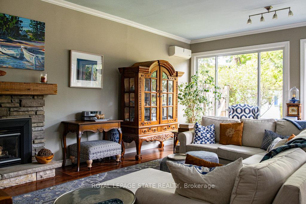 Photo 2 of 90 Robinhood Drive, Hamilton, Dundas — HOMEH