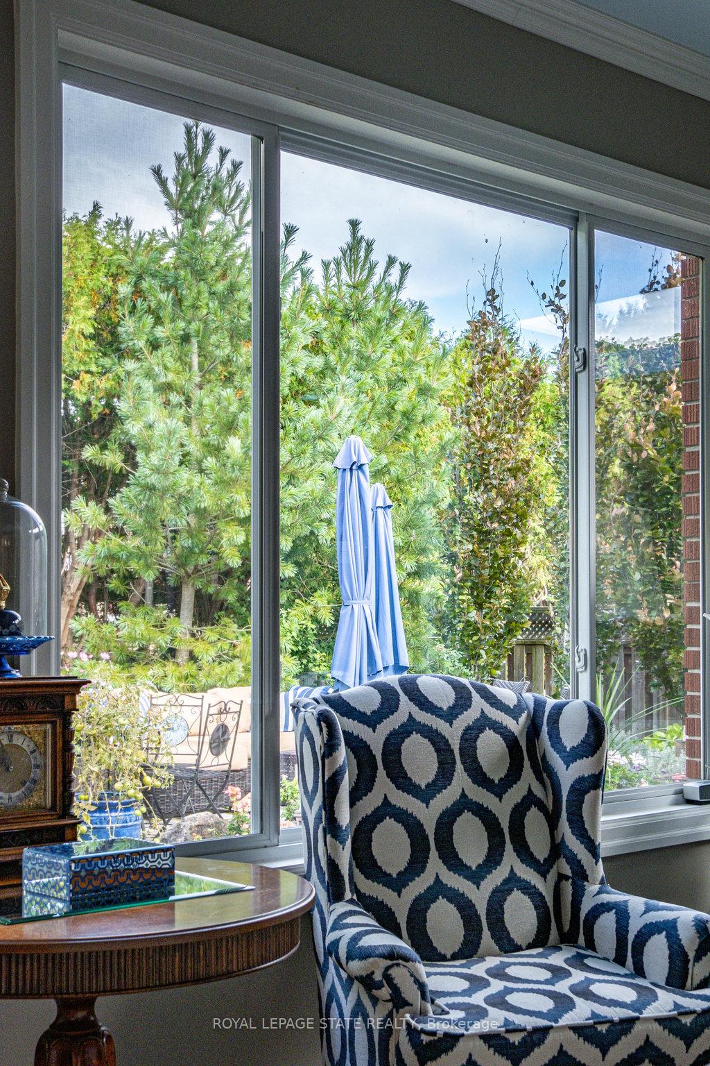 Photo 3 of 90 Robinhood Drive, Hamilton, Dundas — HOMEH
