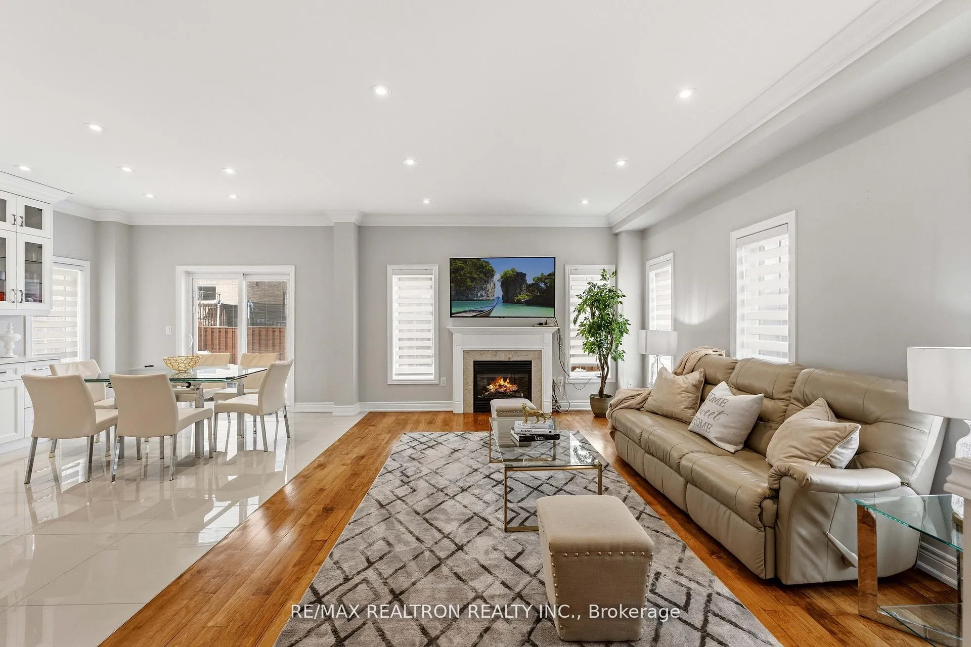 Photo 8 of 2 Daniel Bram Drive, Vaughan, Patterson — HOMEH