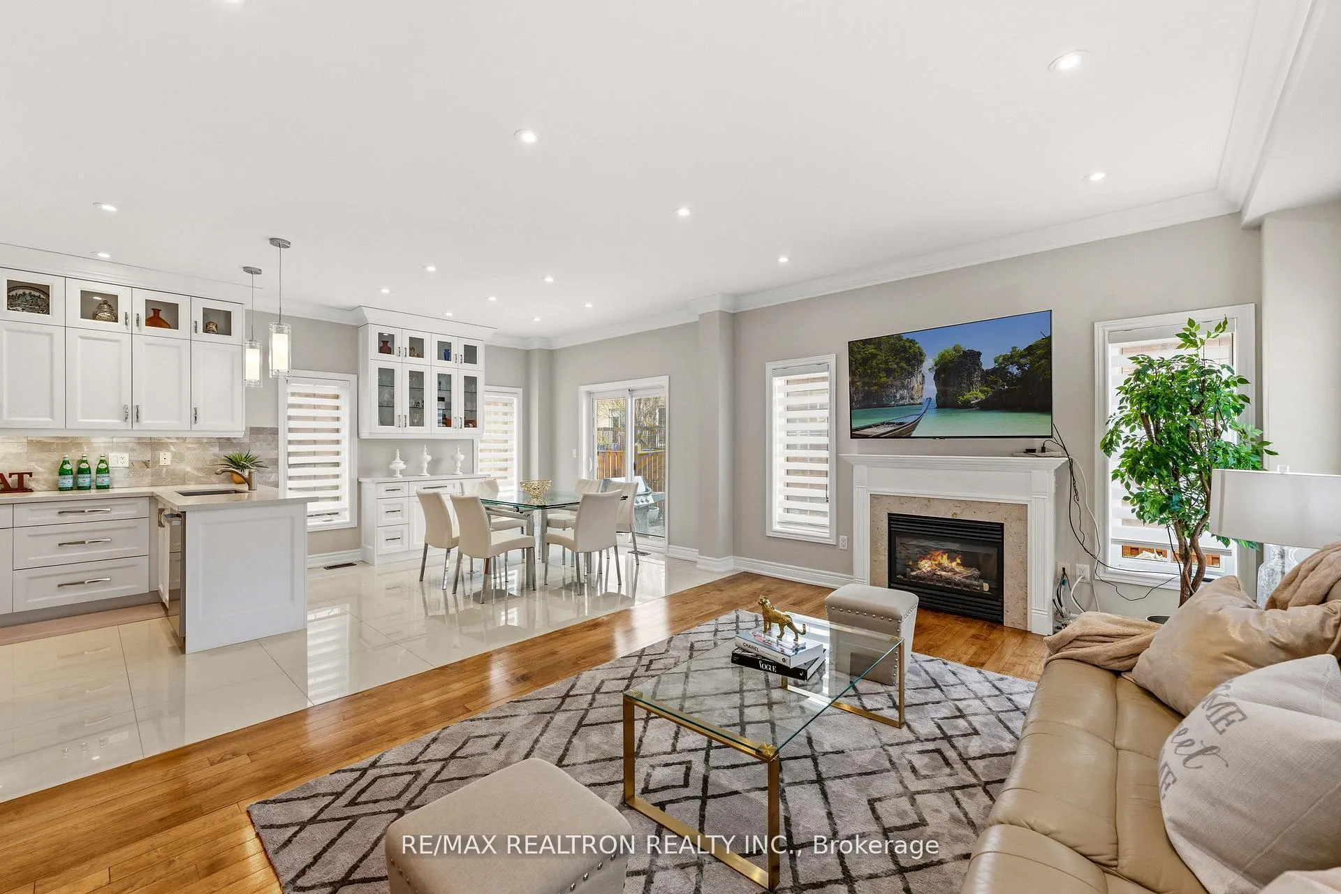 Photo 11 of 2 Daniel Bram Drive, Vaughan, Patterson — HOMEH