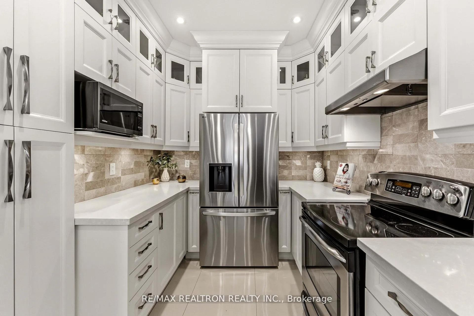 Photo 13 of 2 Daniel Bram Drive, Vaughan, Patterson — HOMEH