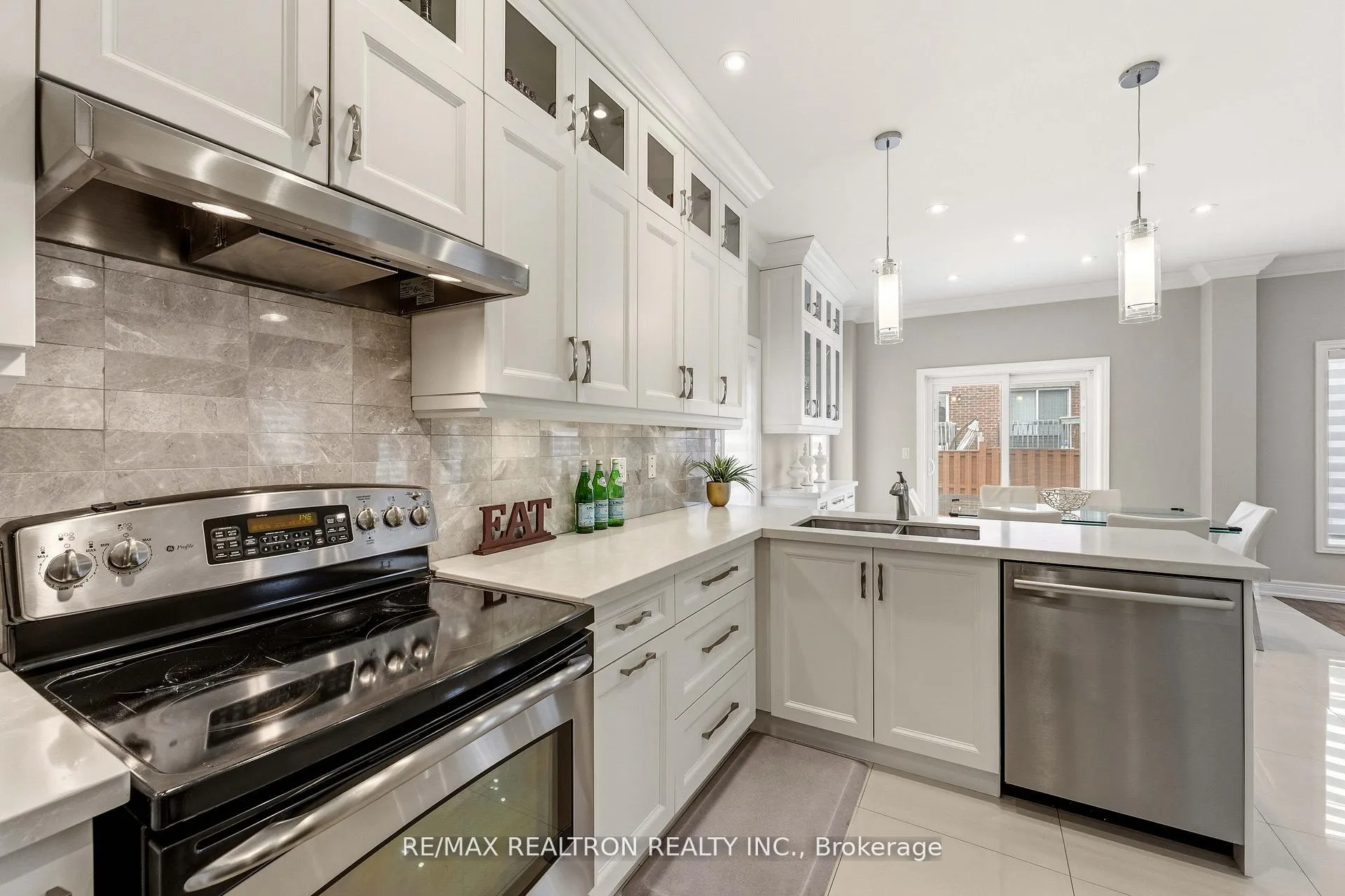 Photo 15 of 2 Daniel Bram Drive, Vaughan, Patterson — HOMEH