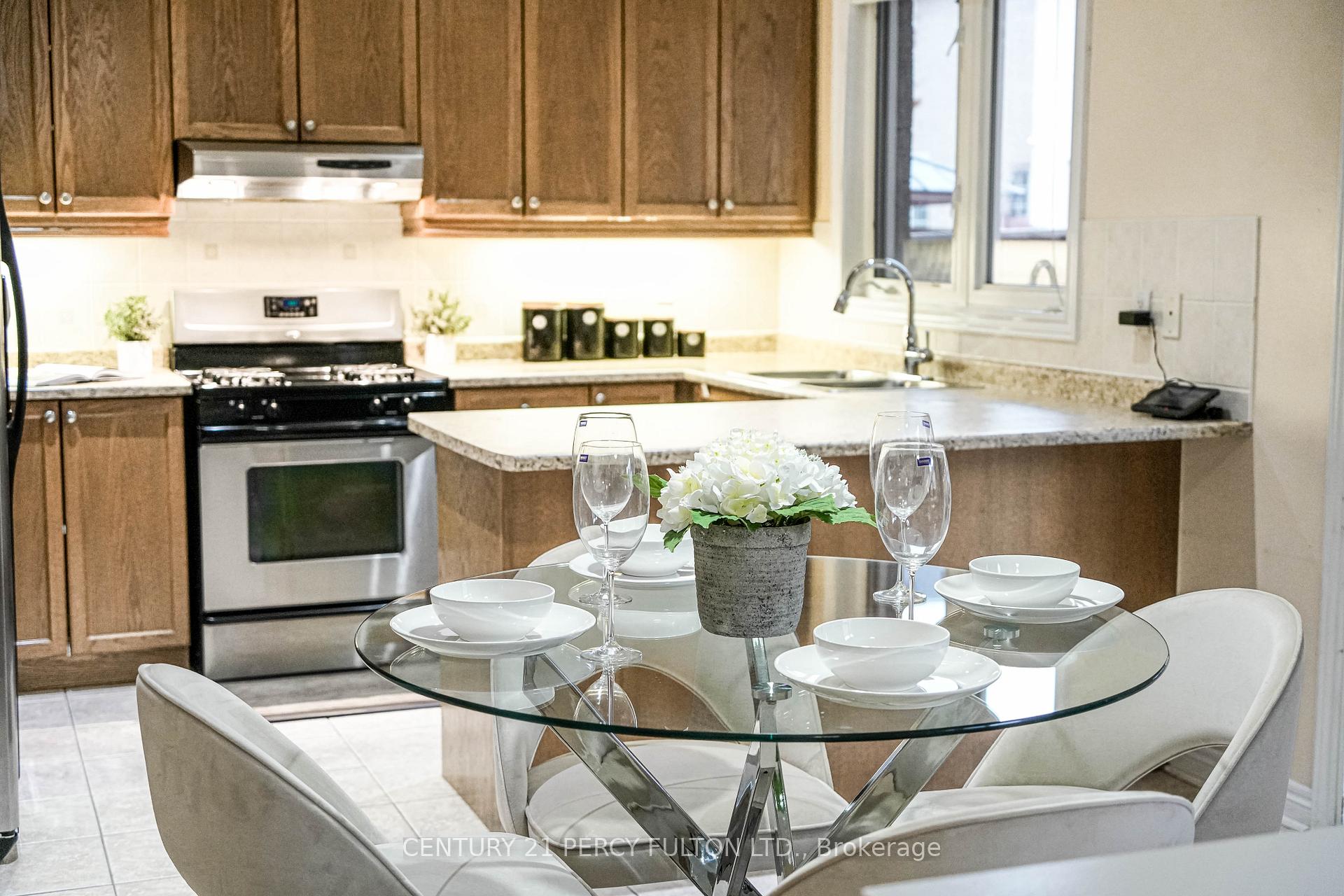 Photo 12 of 31 Watsonbrook Drive, Brampton, Sandringham-Wellington — HOMEH