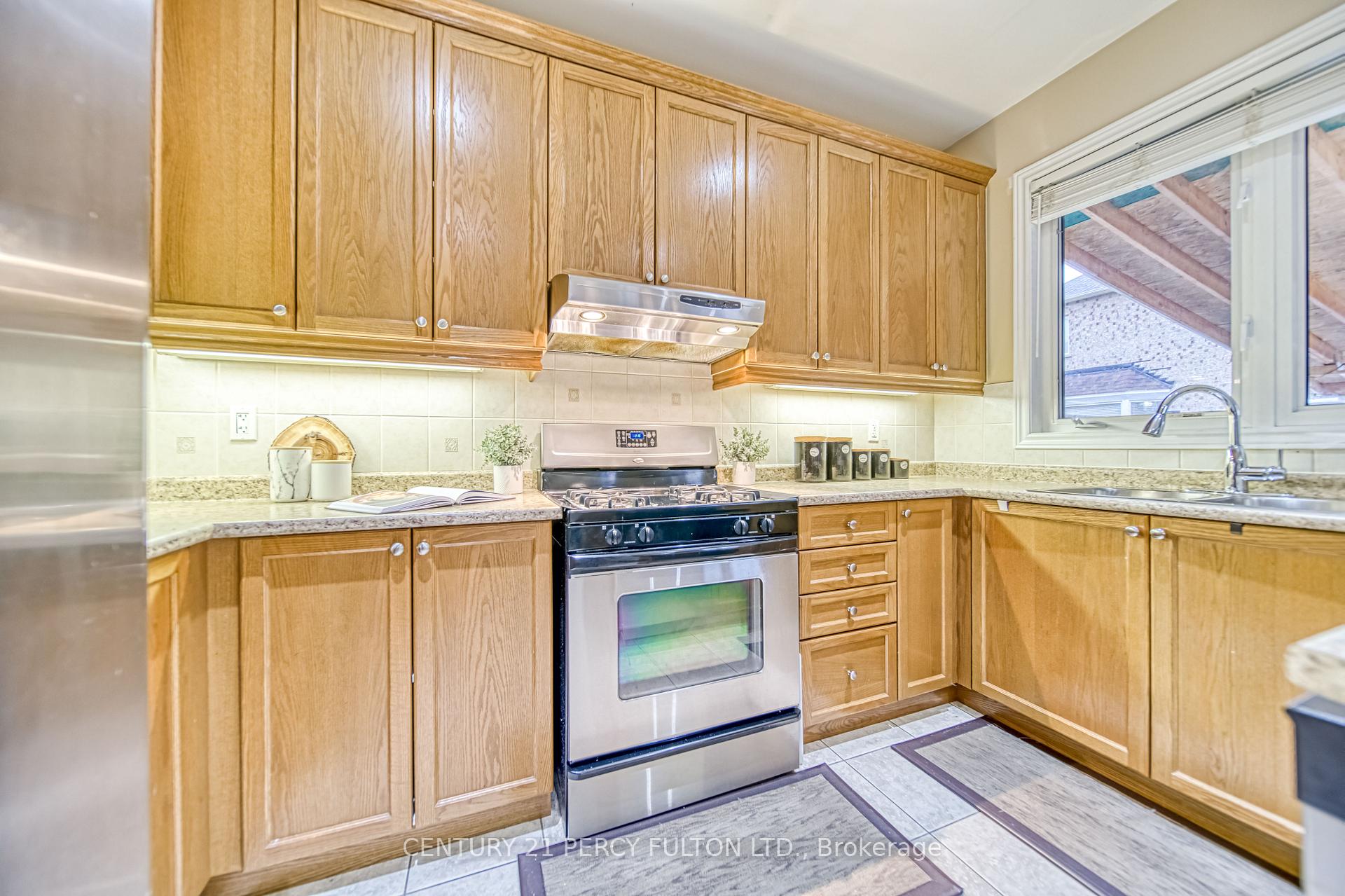 Photo 15 of 31 Watsonbrook Drive, Brampton, Sandringham-Wellington — HOMEH