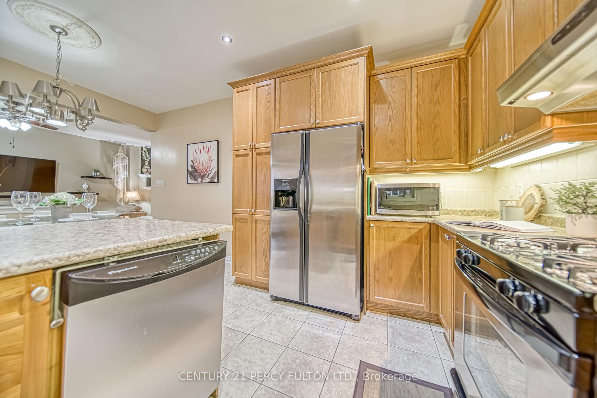 Photo 16 of 31 Watsonbrook Drive, Brampton, Sandringham-Wellington — HOMEH