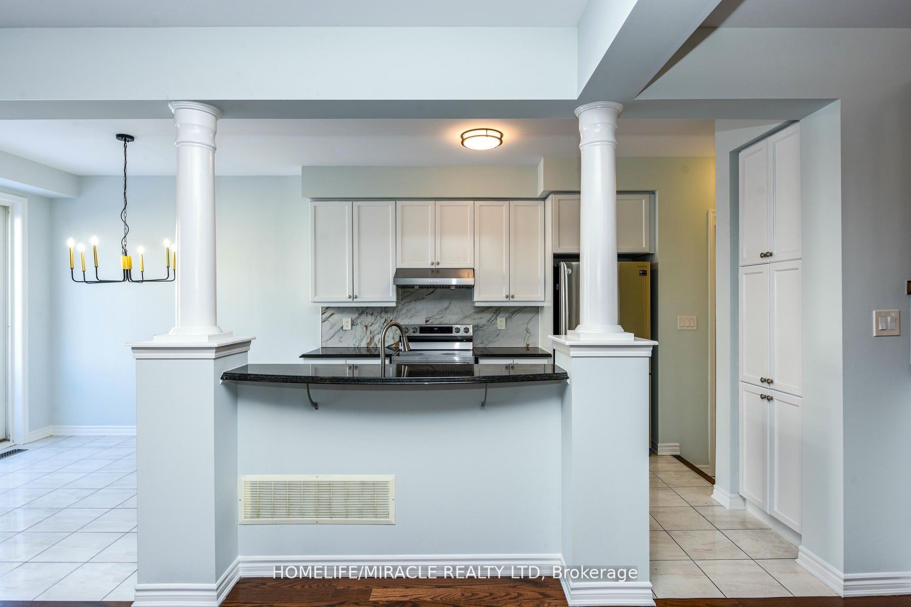 Photo 2 of 120 Benhurst Crescent, Brampton, Northwest Brampton — HOMEH