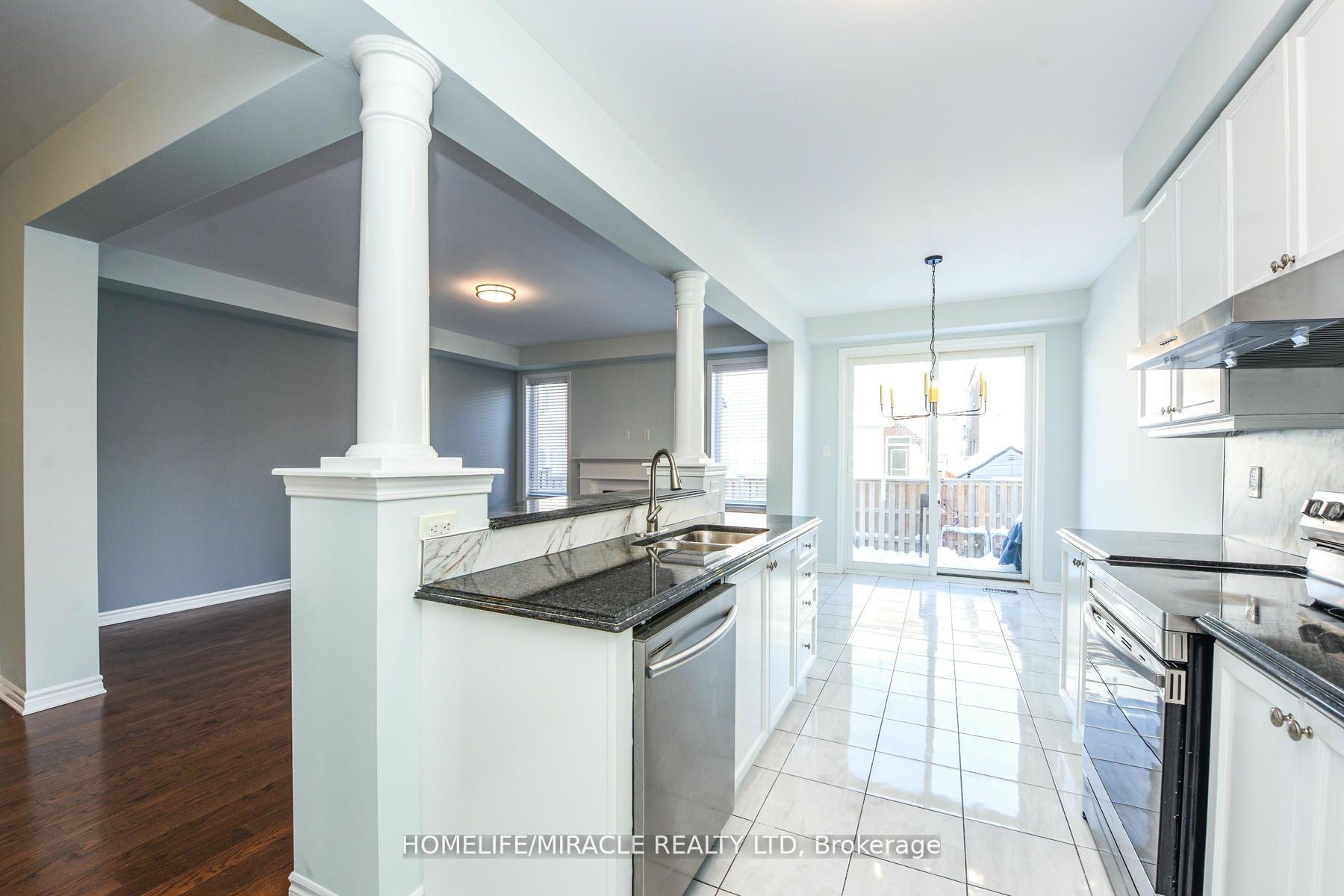 Photo 3 of 120 Benhurst Crescent, Brampton, Northwest Brampton — HOMEH