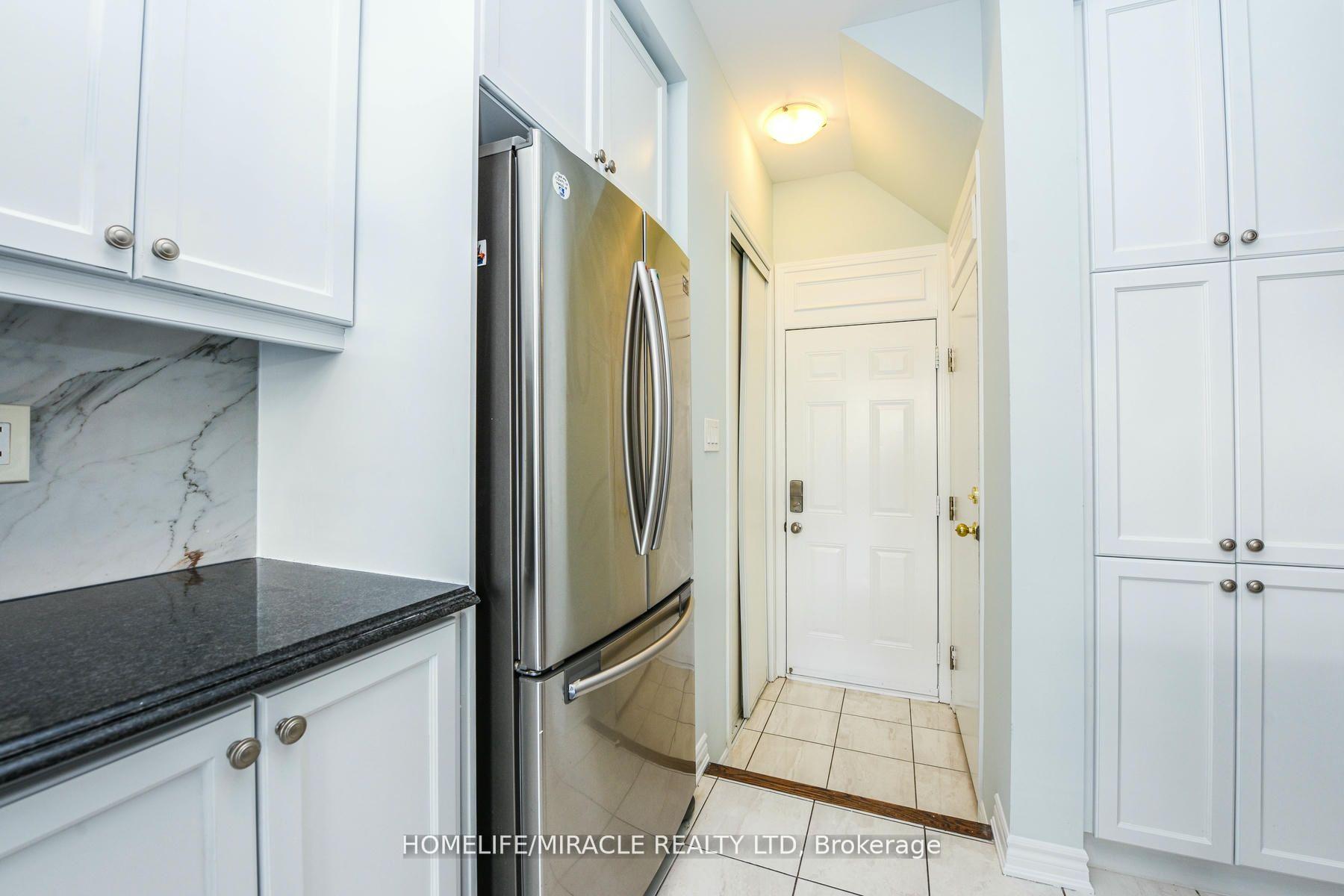 Photo 5 of 120 Benhurst Crescent, Brampton, Northwest Brampton — HOMEH