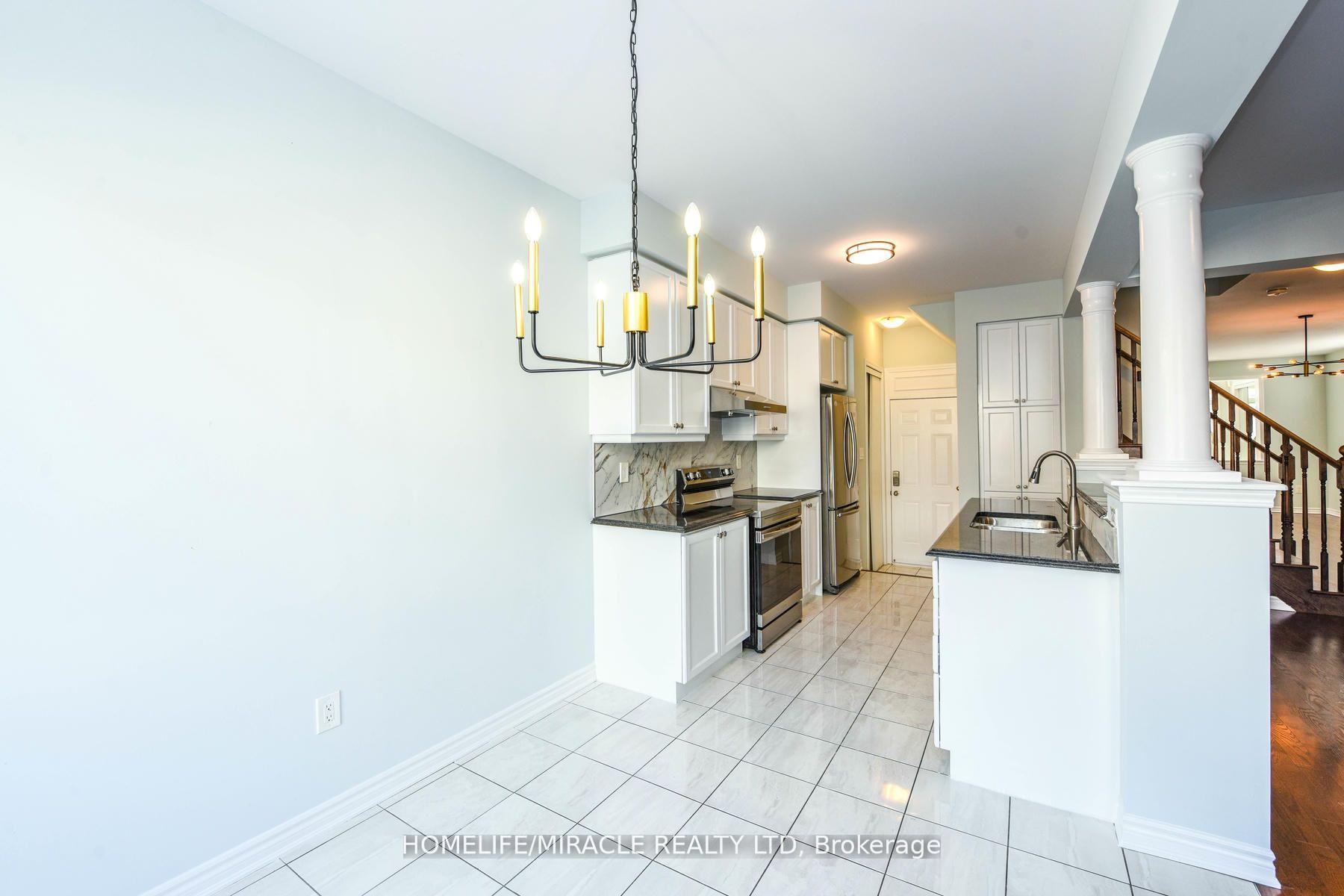 Photo 6 of 120 Benhurst Crescent, Brampton, Northwest Brampton — HOMEH