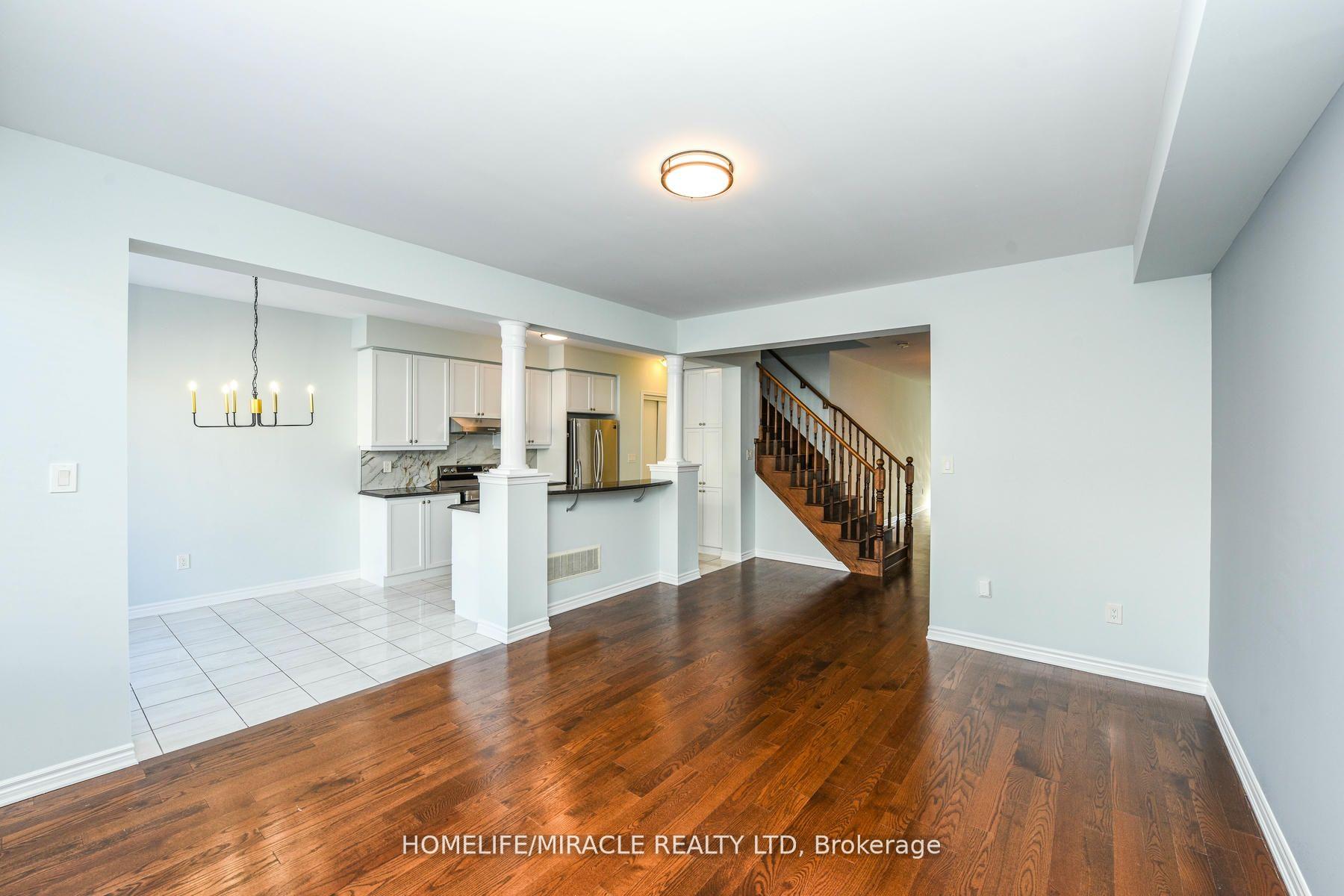 Photo 10 of 120 Benhurst Crescent, Brampton, Northwest Brampton — HOMEH
