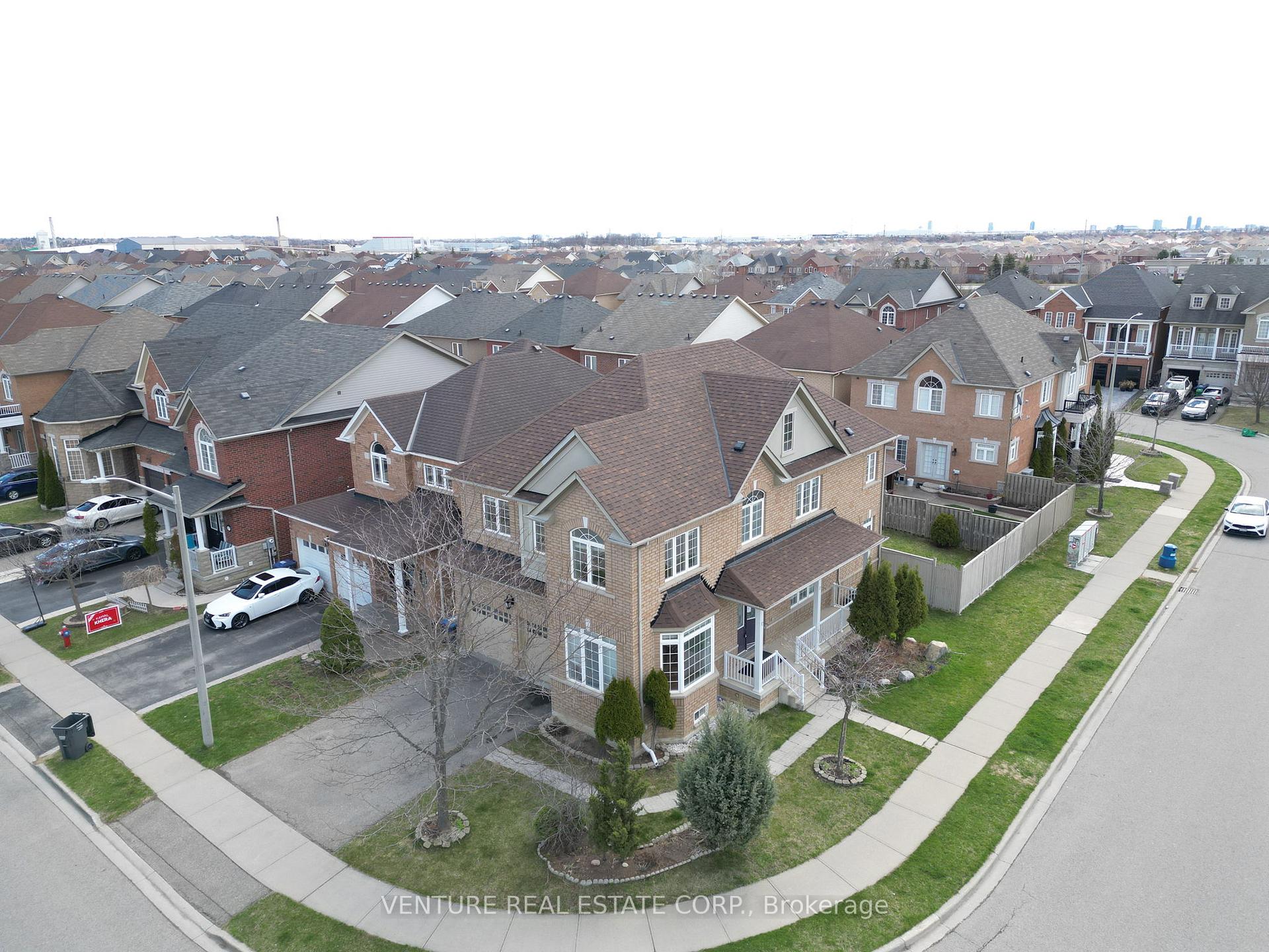 Photo 3 of 53 Chalkfarm Crescent, Brampton, Northwest Sandalwood Parkway — HOMEH