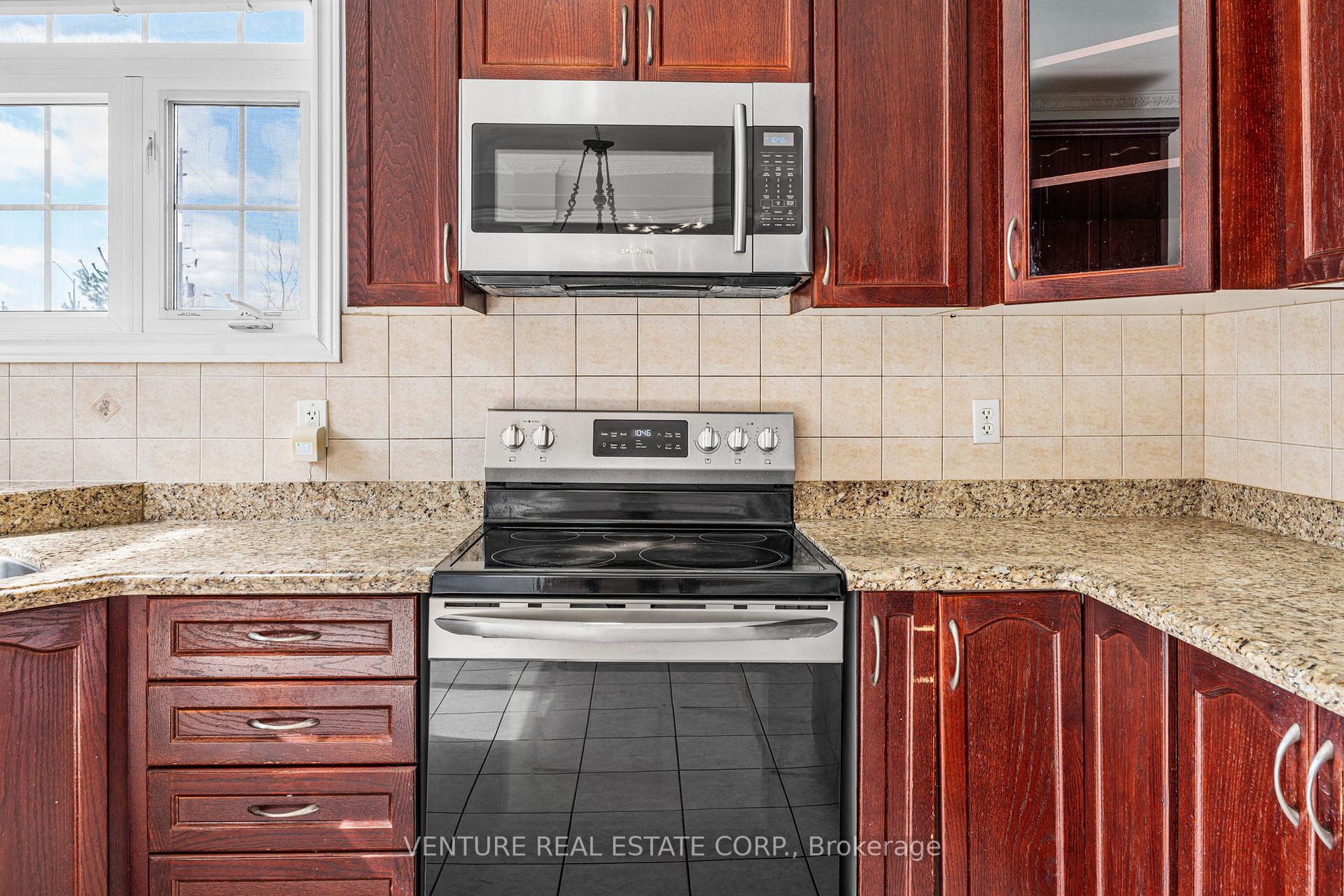 Photo 15 of 53 Chalkfarm Crescent, Brampton, Northwest Sandalwood Parkway — HOMEH
