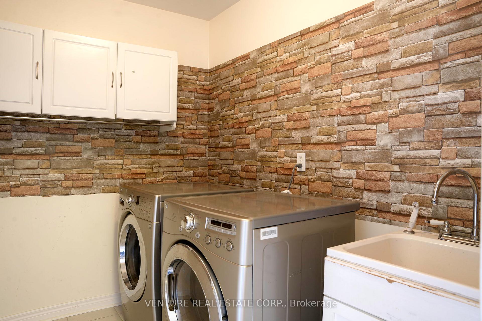 Photo 19 of 53 Chalkfarm Crescent, Brampton, Northwest Sandalwood Parkway — HOMEH