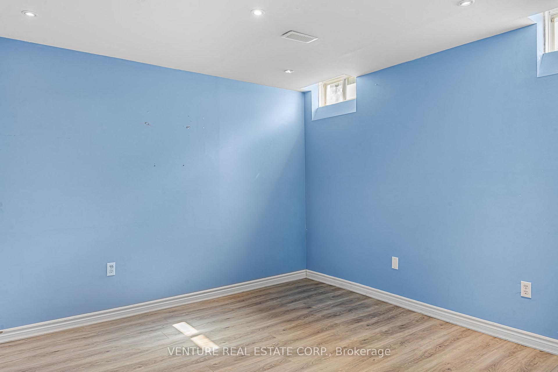 Photo 32 of 53 Chalkfarm Crescent, Brampton, Northwest Sandalwood Parkway — HOMEH