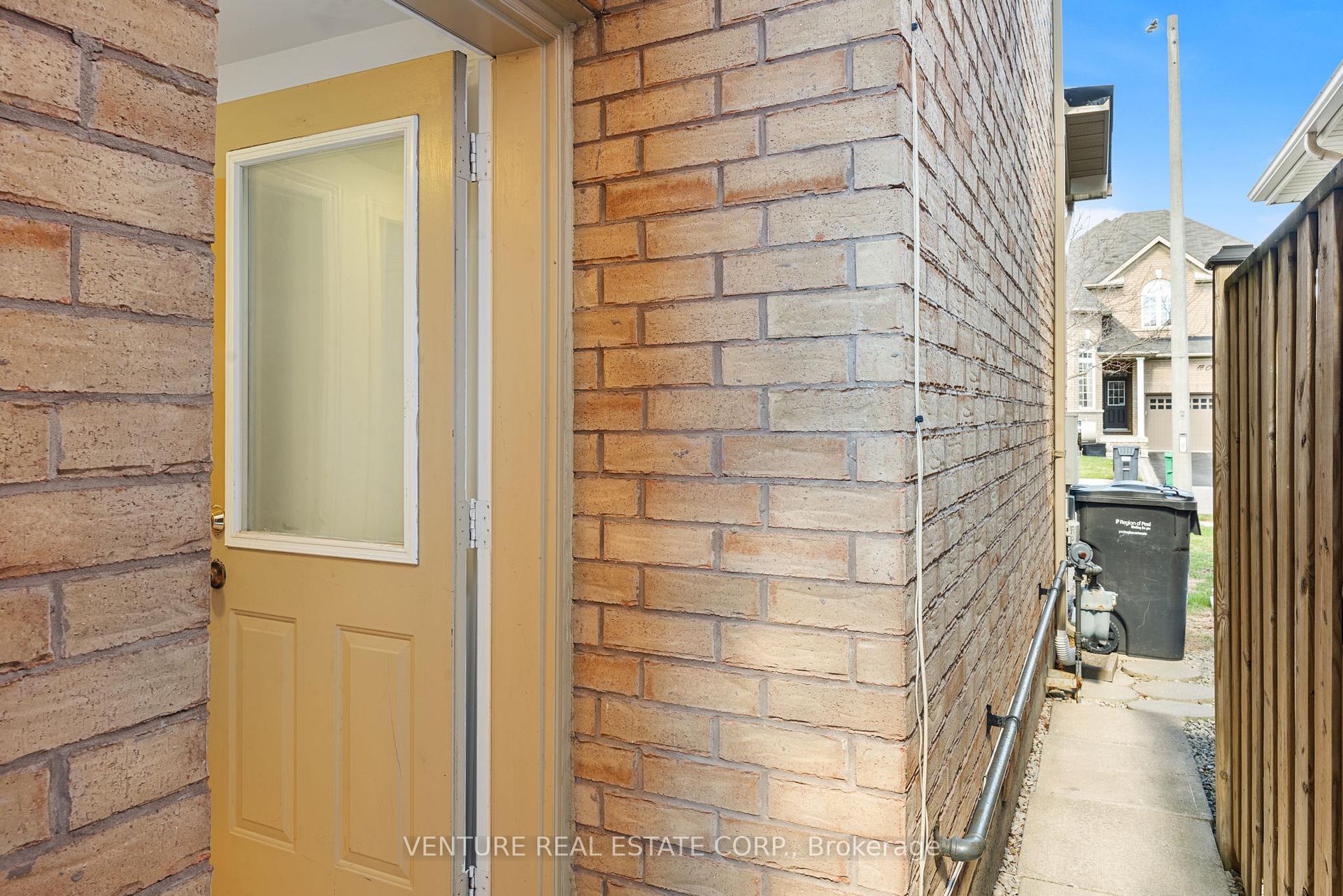 Photo 39 of 53 Chalkfarm Crescent, Brampton, Northwest Sandalwood Parkway — HOMEH