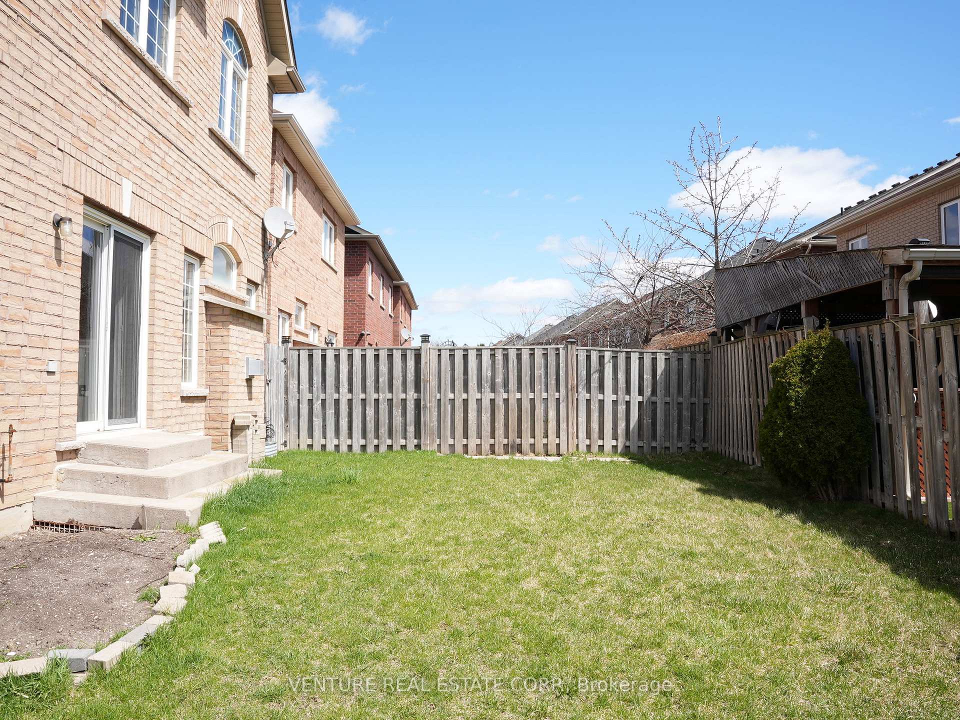 Photo 40 of 53 Chalkfarm Crescent, Brampton, Northwest Sandalwood Parkway — HOMEH