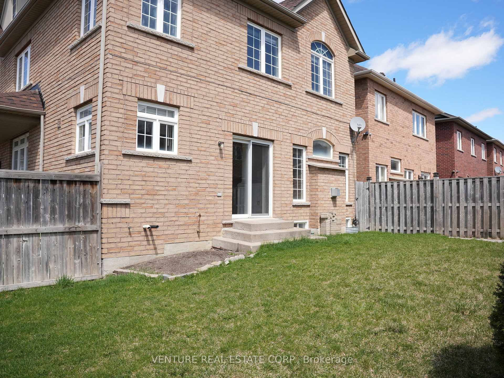 Photo 41 of 53 Chalkfarm Crescent, Brampton, Northwest Sandalwood Parkway — HOMEH