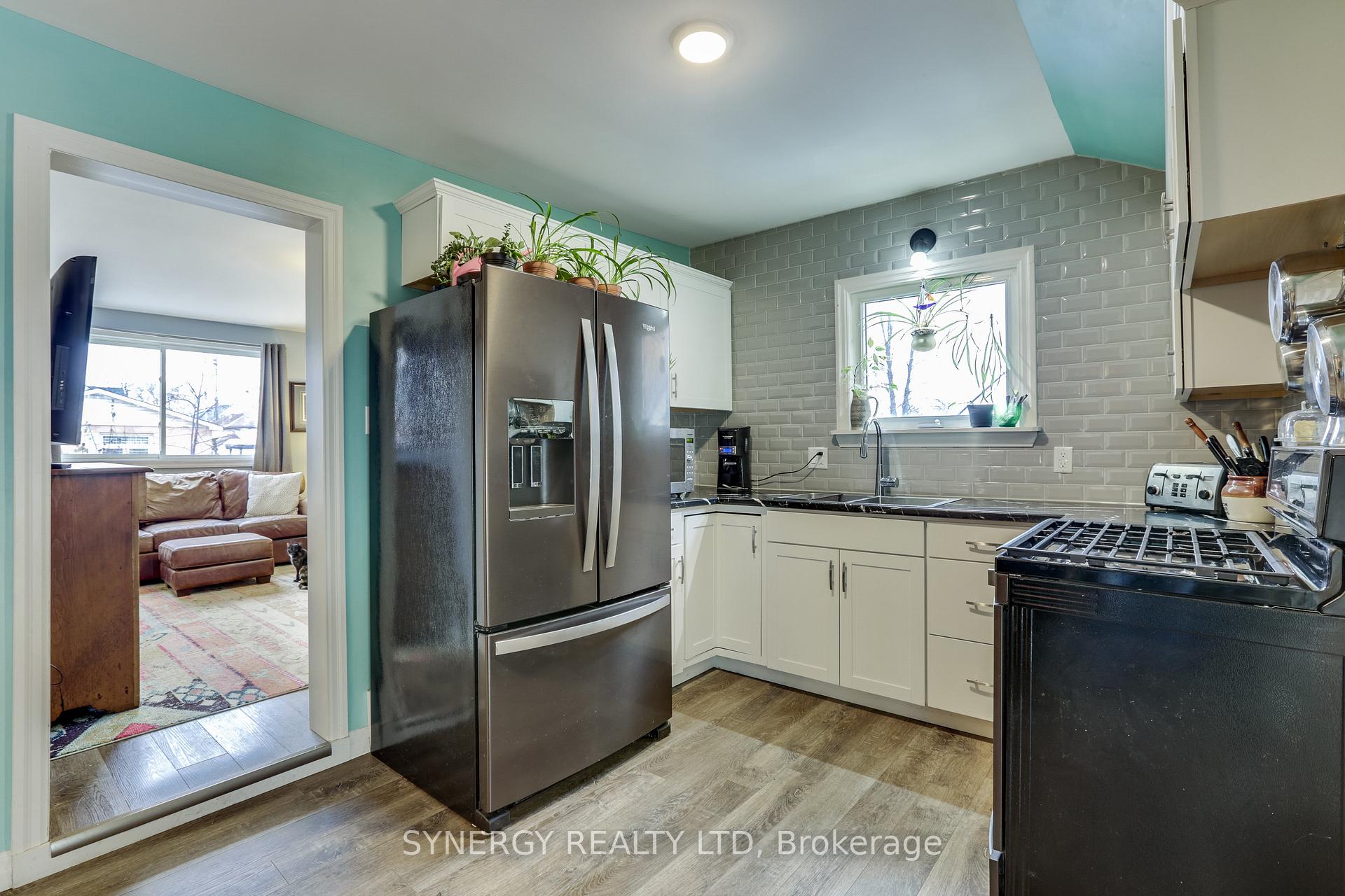 Photo 6 of 5 Miller Street, St. Thomas — HOMEH