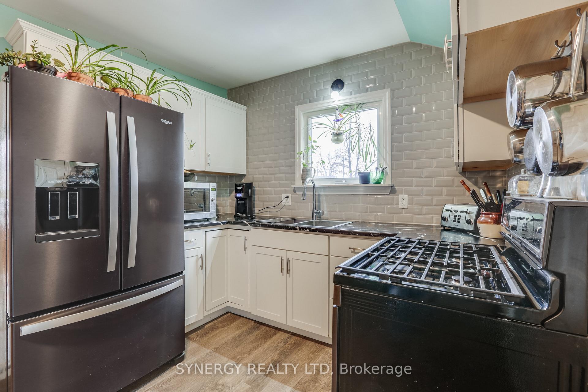 Photo 7 of 5 Miller Street, St. Thomas — HOMEH