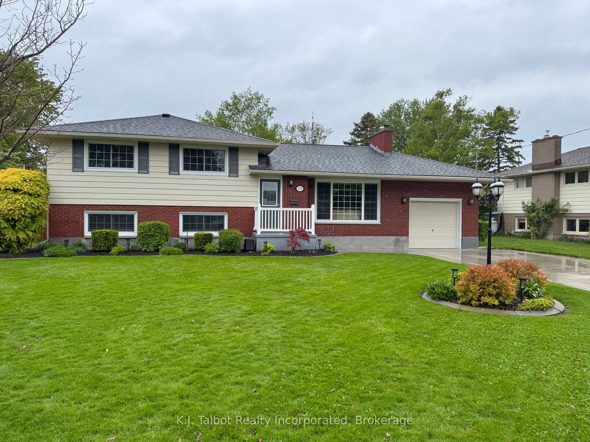 Photo 1 of 250 Catherine Street, Goderich, Goderich Town — HOMEH