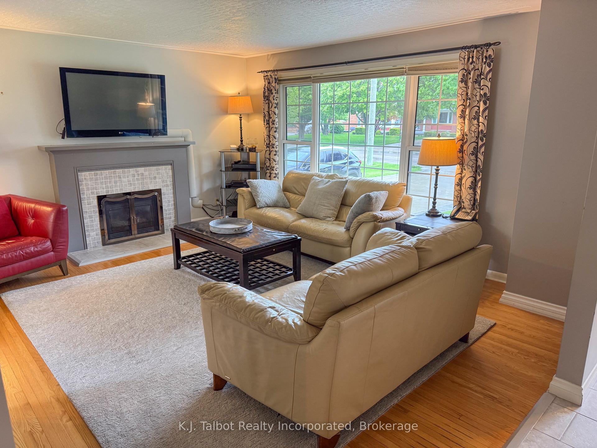 Photo 2 of 250 Catherine Street, Goderich, Goderich Town — HOMEH