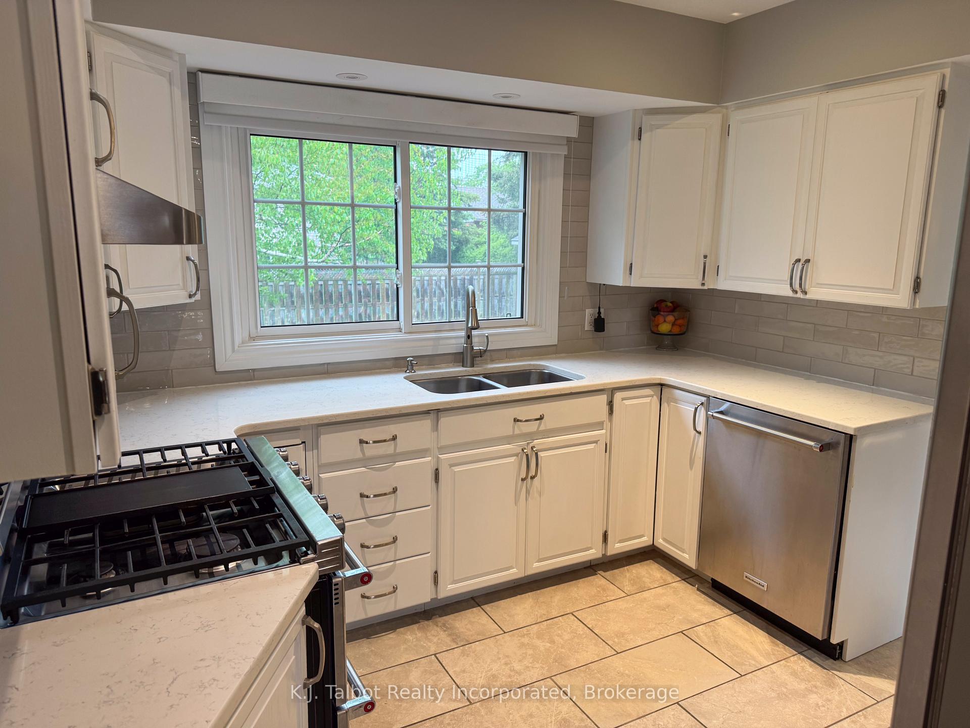 Photo 3 of 250 Catherine Street, Goderich, Goderich Town — HOMEH