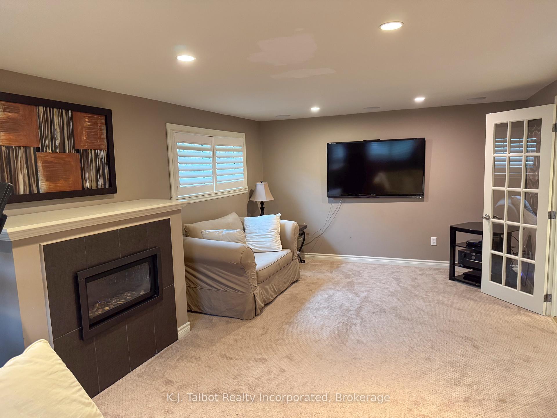 Photo 10 of 250 Catherine Street, Goderich, Goderich Town — HOMEH