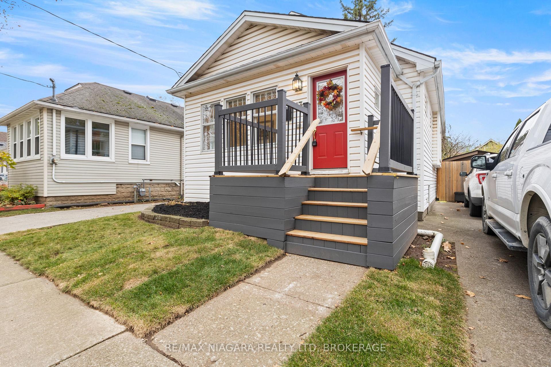 Photo 3 of 13 Linden Street, St. Catharines, Downtown — HOMEH