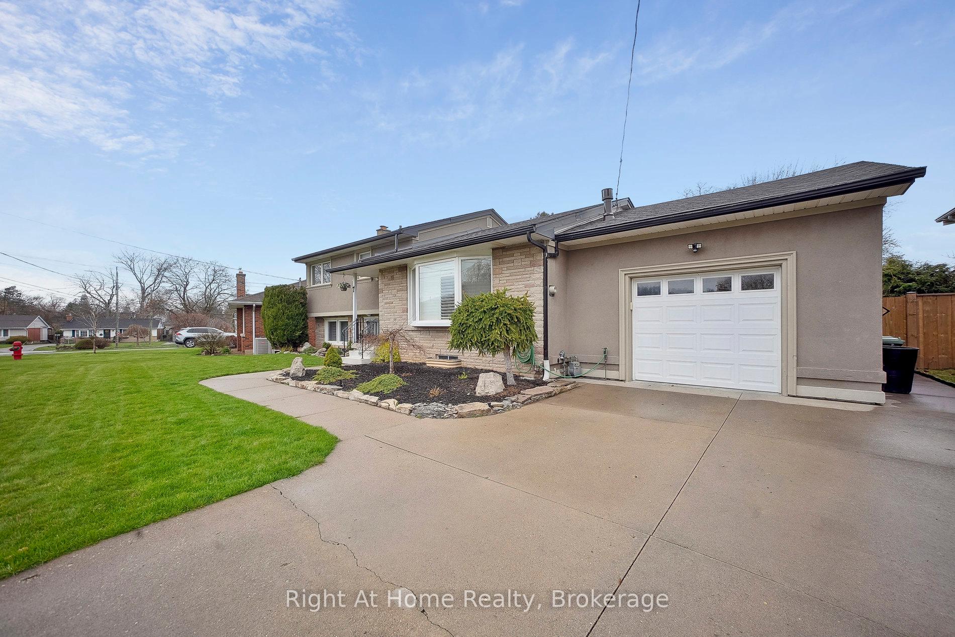 Photo 2 of 7 Passmore Street, Hamilton, Stoney Creek — HOMEH