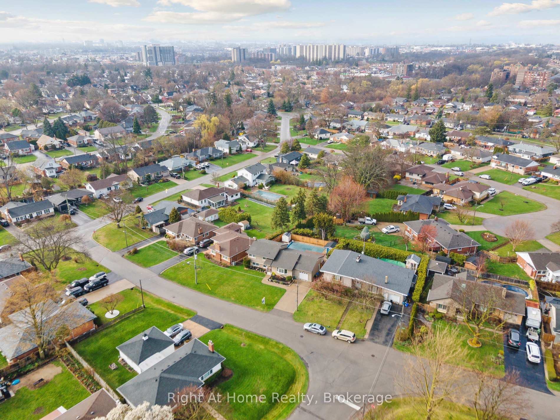 Photo 42 of 7 Passmore Street, Hamilton, Stoney Creek — HOMEH