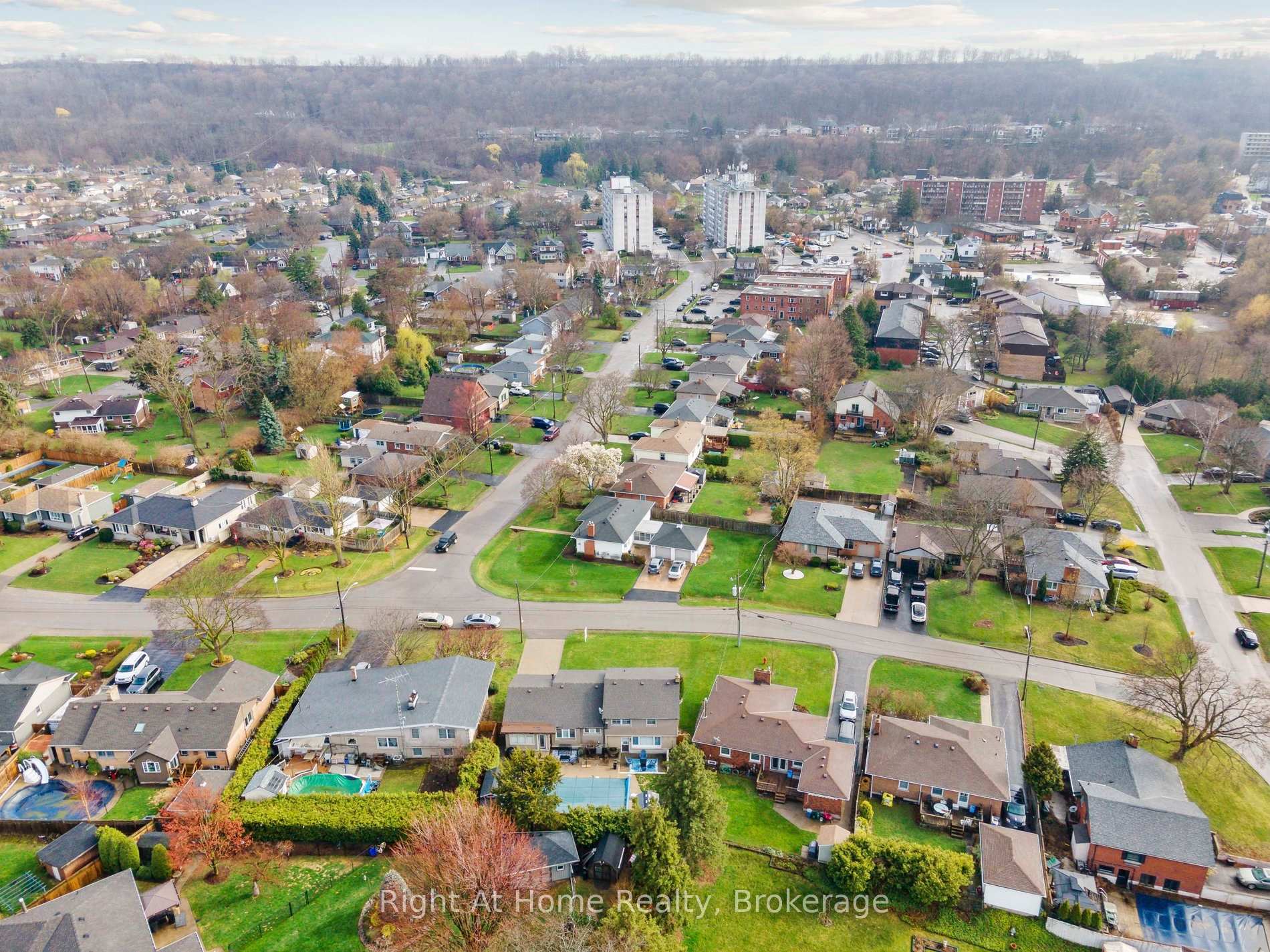 Photo 43 of 7 Passmore Street, Hamilton, Stoney Creek — HOMEH