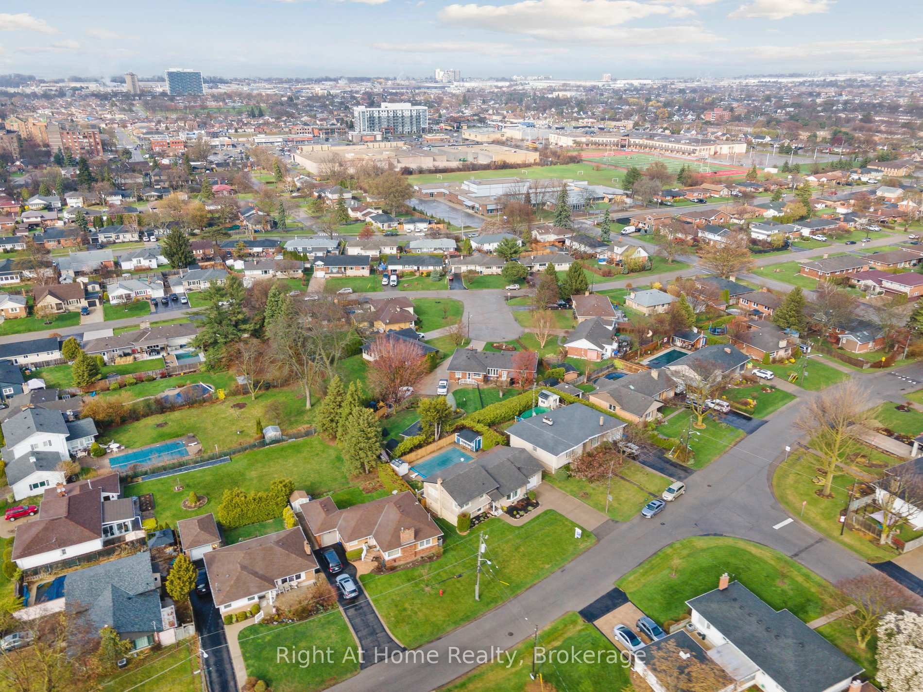 Photo 44 of 7 Passmore Street, Hamilton, Stoney Creek — HOMEH