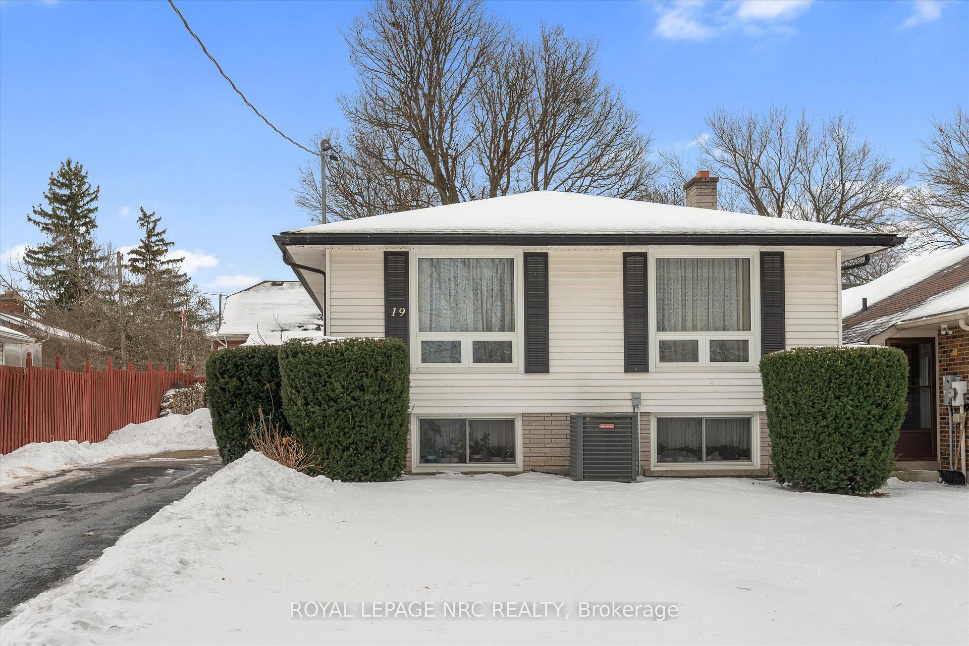 Photo 2 of 19 Ursula Avenue, St. Catharines, Burleigh Hill — HOMEH