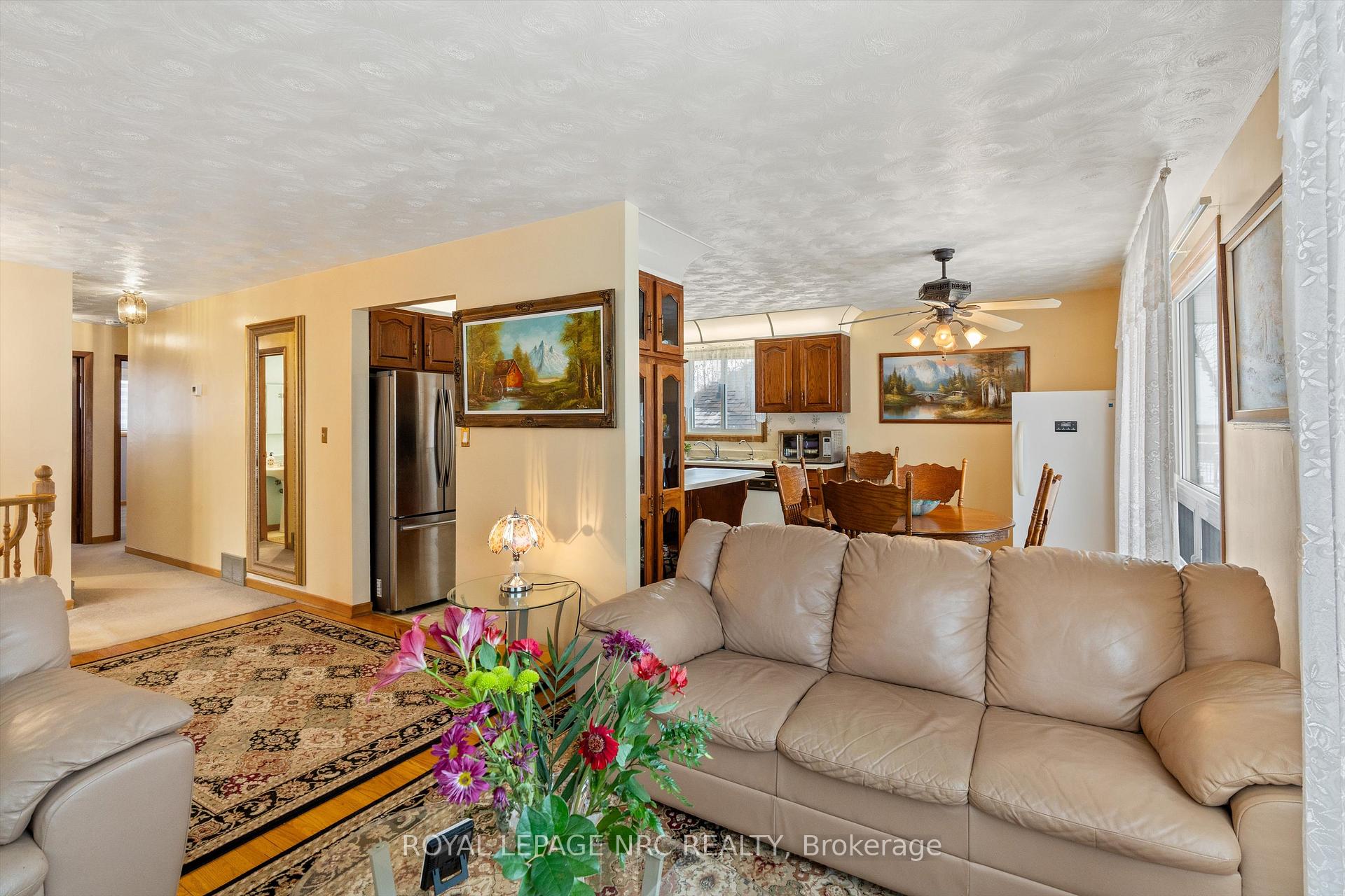 Photo 5 of 19 Ursula Avenue, St. Catharines, Burleigh Hill — HOMEH