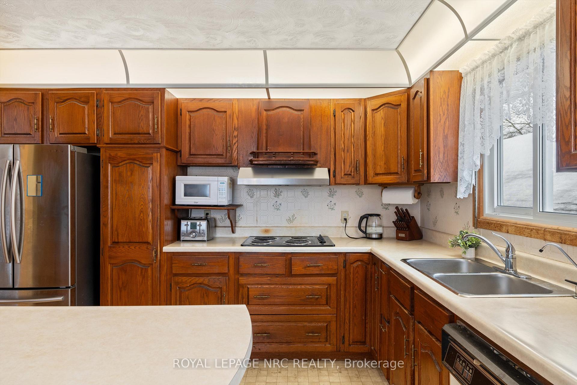 Photo 10 of 19 Ursula Avenue, St. Catharines, Burleigh Hill — HOMEH