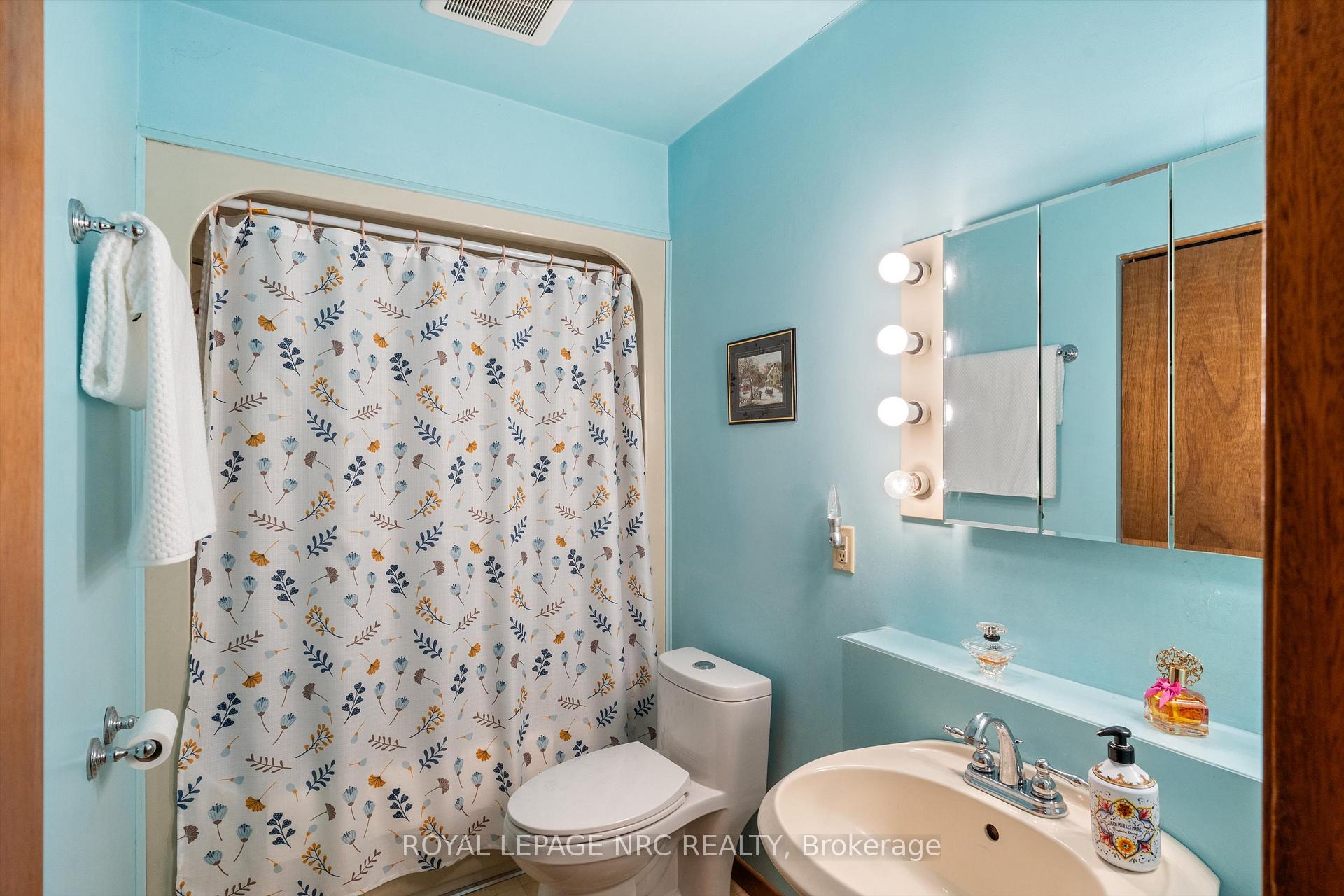 Photo 13 of 19 Ursula Avenue, St. Catharines, Burleigh Hill — HOMEH