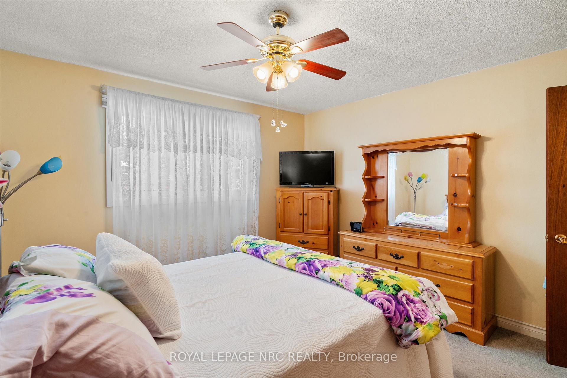 Photo 15 of 19 Ursula Avenue, St. Catharines, Burleigh Hill — HOMEH