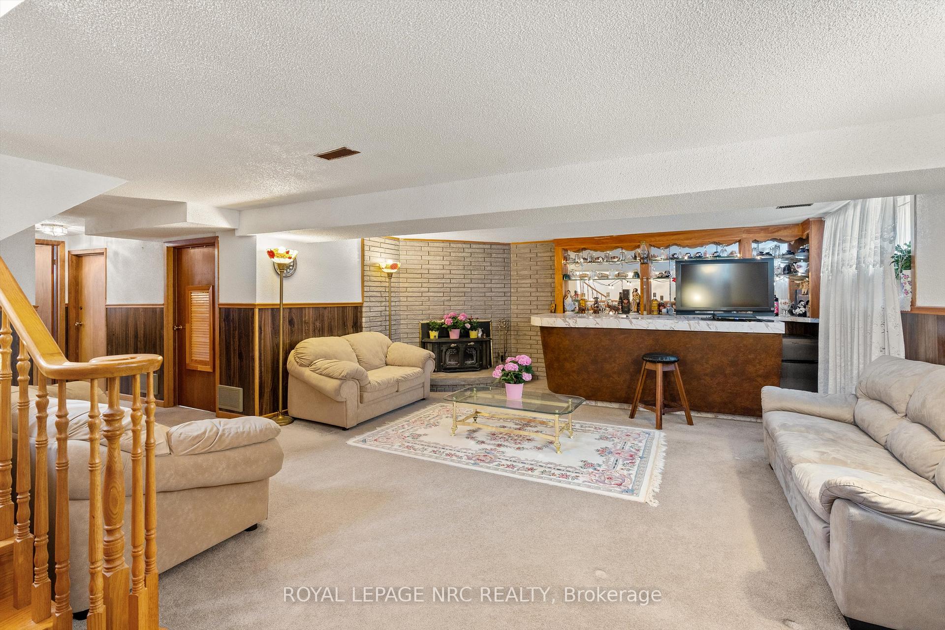 Photo 20 of 19 Ursula Avenue, St. Catharines, Burleigh Hill — HOMEH