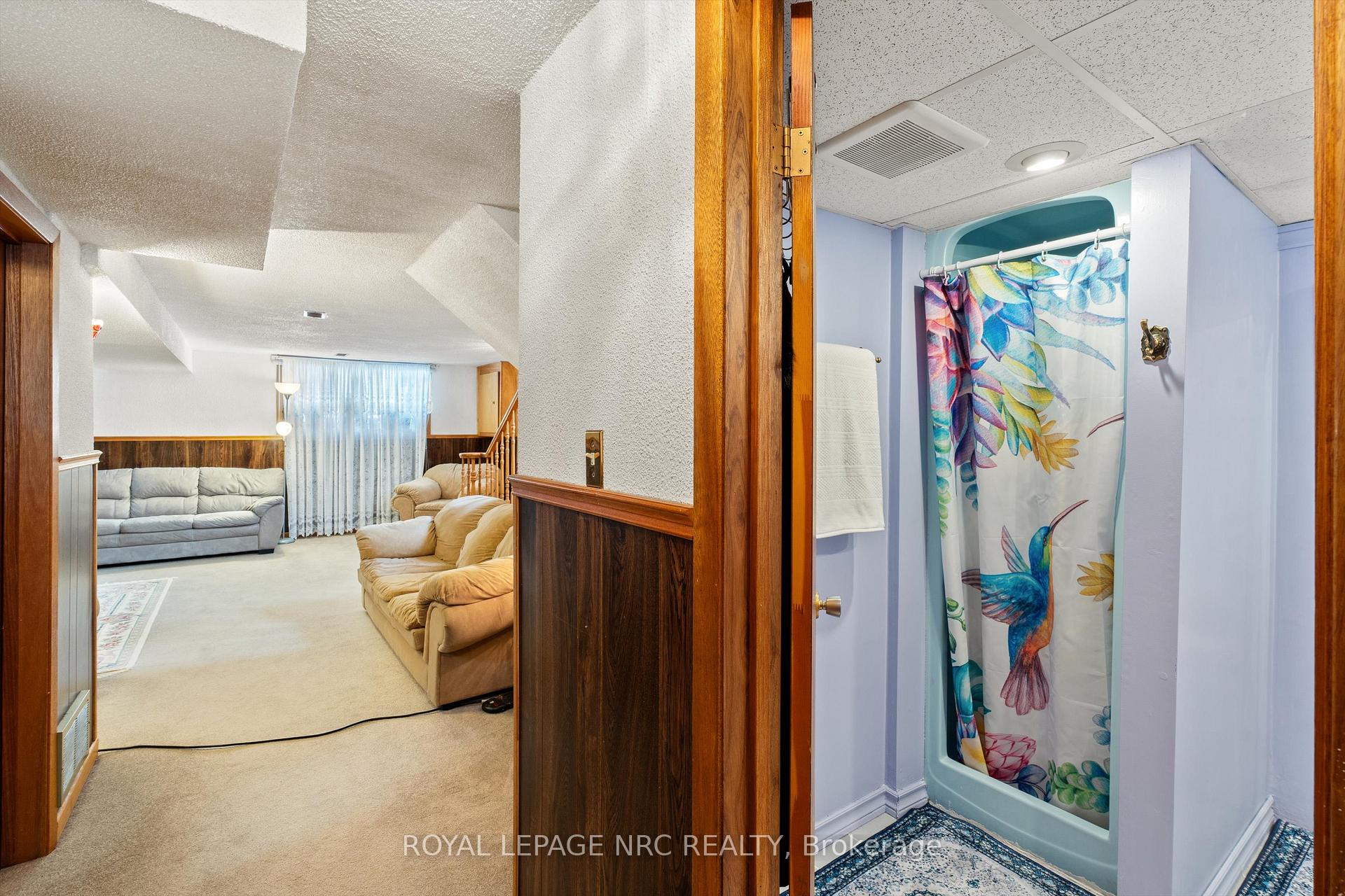 Photo 24 of 19 Ursula Avenue, St. Catharines, Burleigh Hill — HOMEH