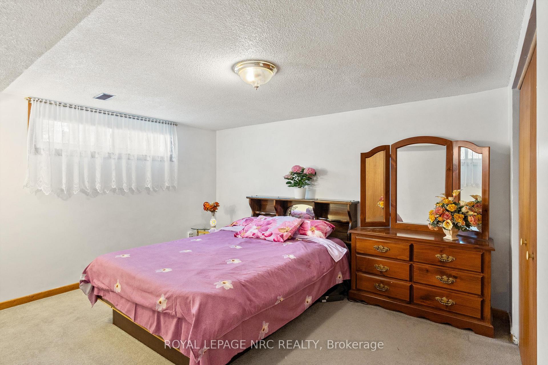 Photo 27 of 19 Ursula Avenue, St. Catharines, Burleigh Hill — HOMEH