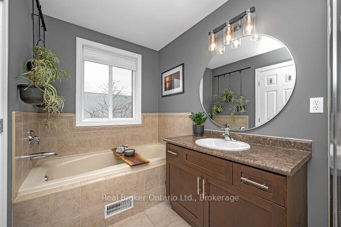 Photo 20 of 145 Tanglewood Drive, Hamilton, Binbrook — HOMEH