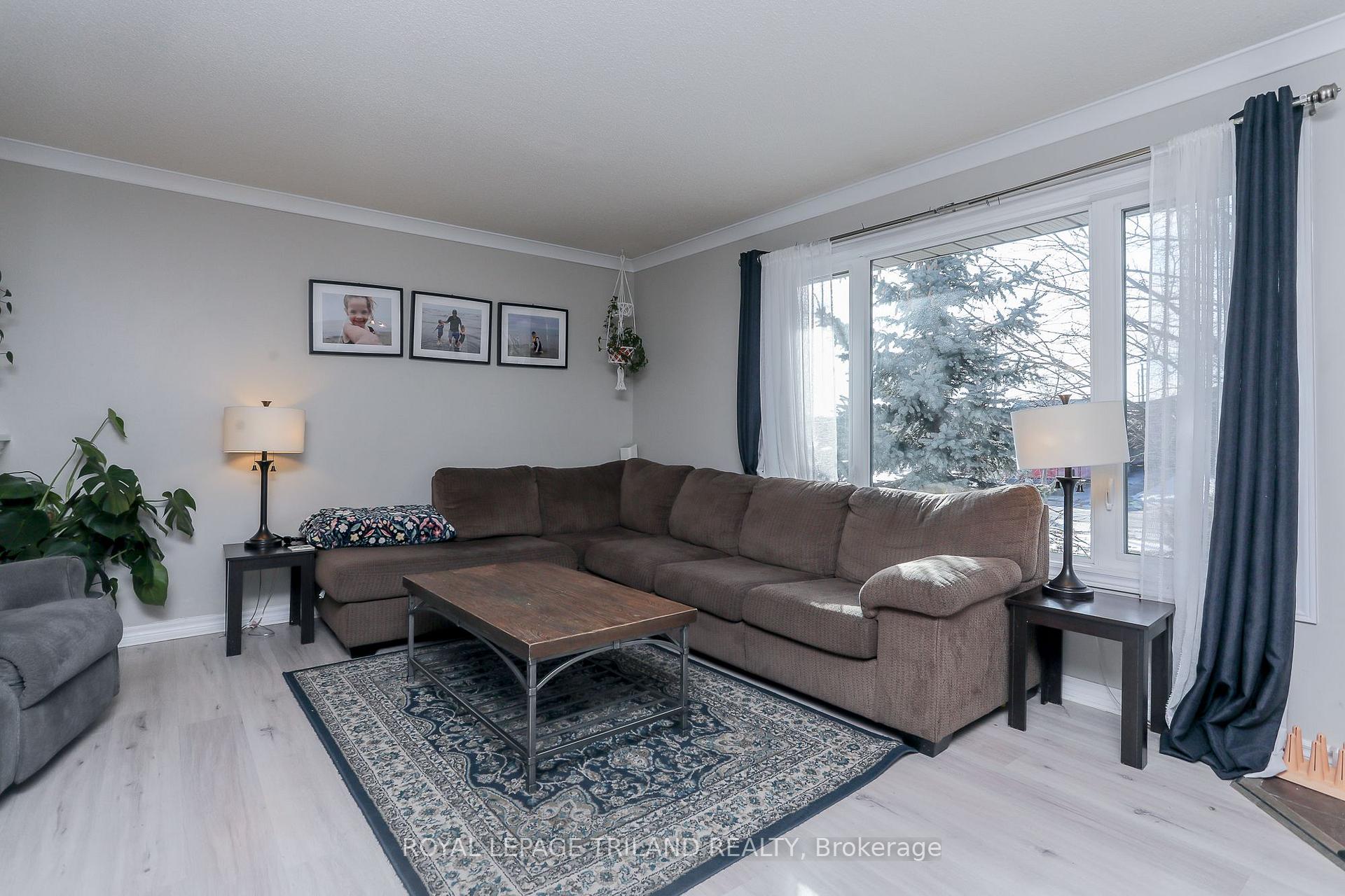 Photo 5 of 3 Bennett Place, St. Thomas — HOMEH