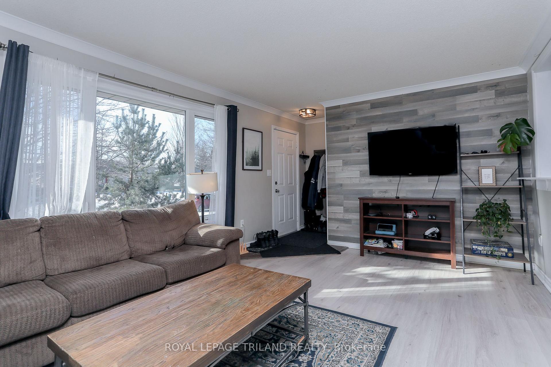 Photo 6 of 3 Bennett Place, St. Thomas — HOMEH