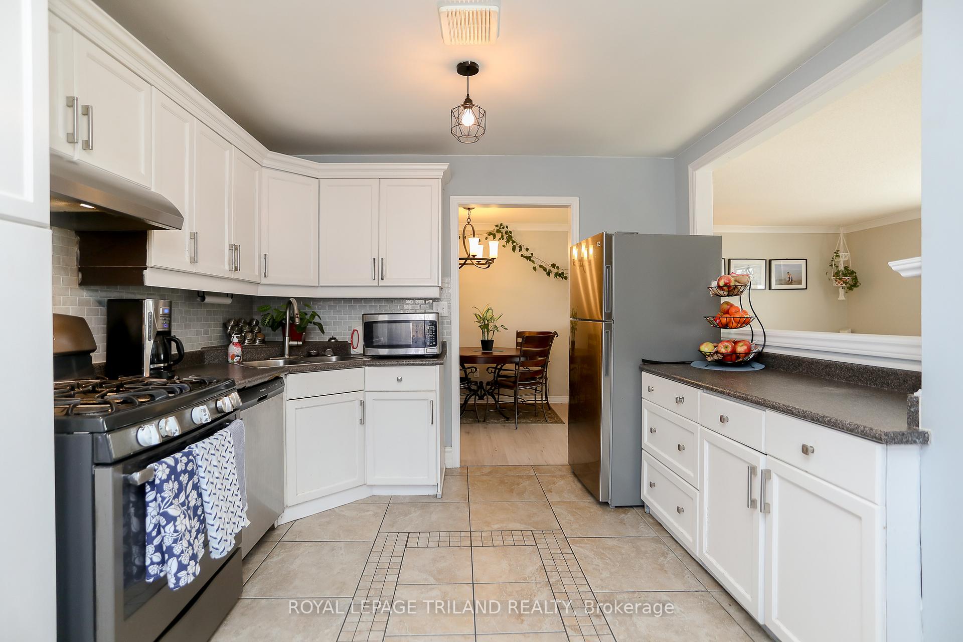 Photo 11 of 3 Bennett Place, St. Thomas — HOMEH