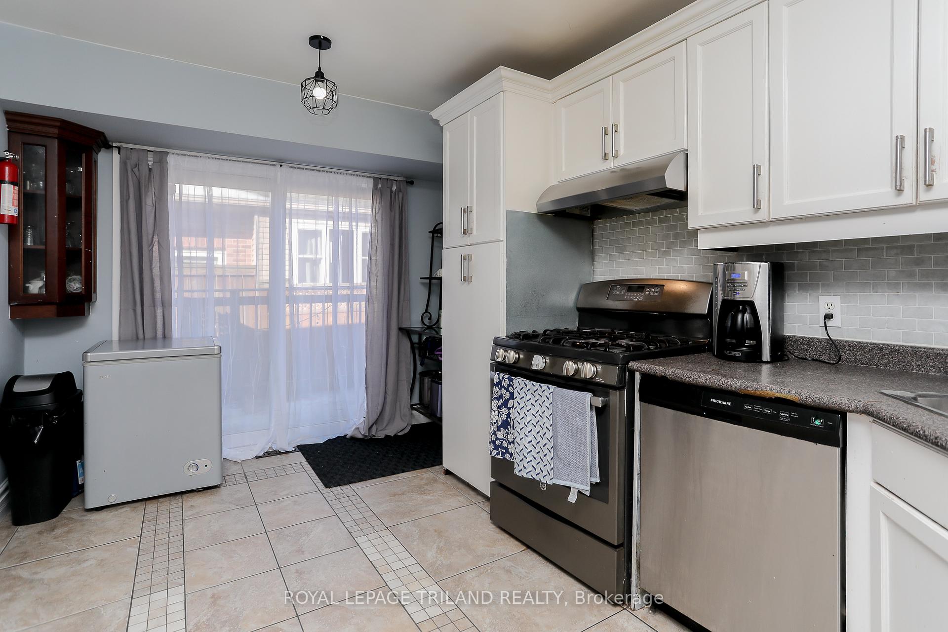 Photo 14 of 3 Bennett Place, St. Thomas — HOMEH